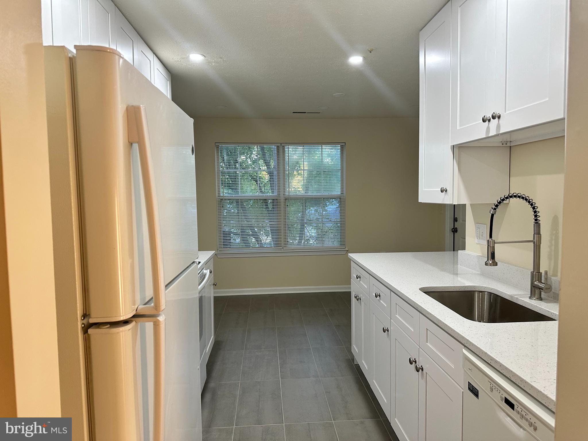 GLENSFORD CONDO - Residential Lease