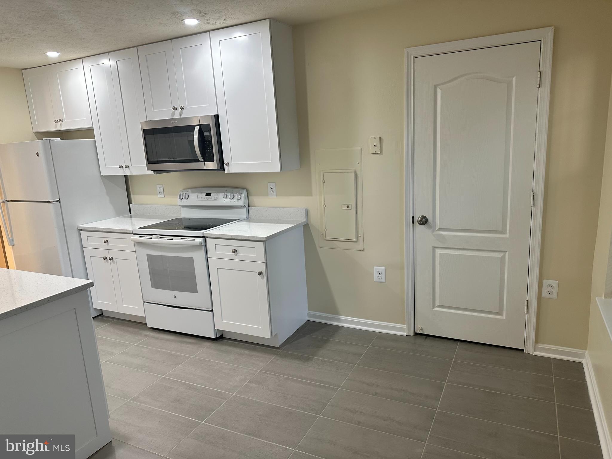 GLENSFORD CONDO - Residential Lease