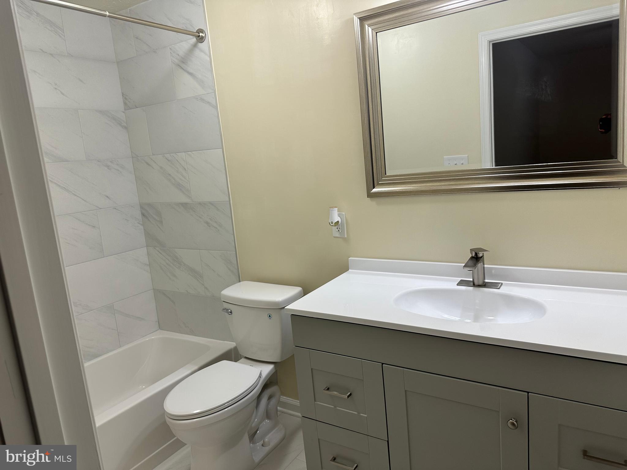 GLENSFORD CONDO - Residential Lease