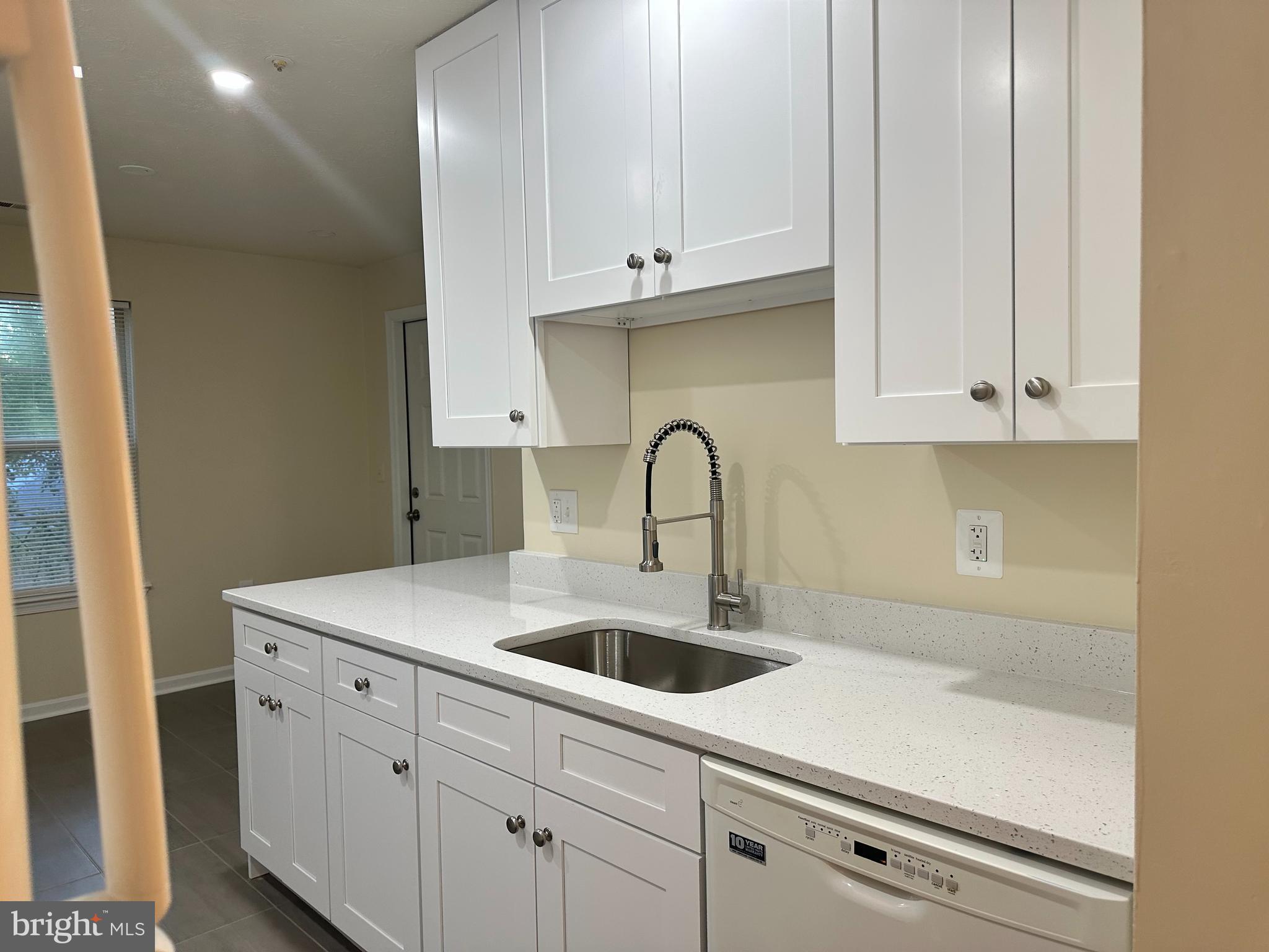 GLENSFORD CONDO - Residential Lease