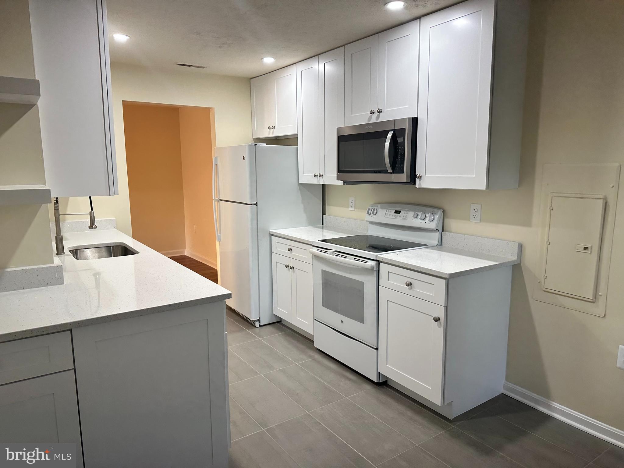 GLENSFORD CONDO - Residential Lease