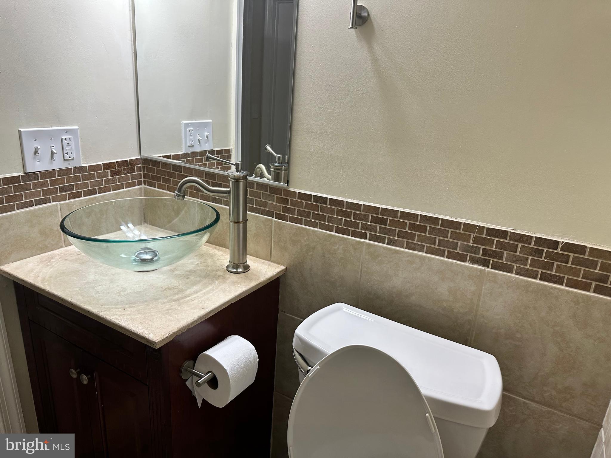 GLENSFORD CONDO - Residential Lease