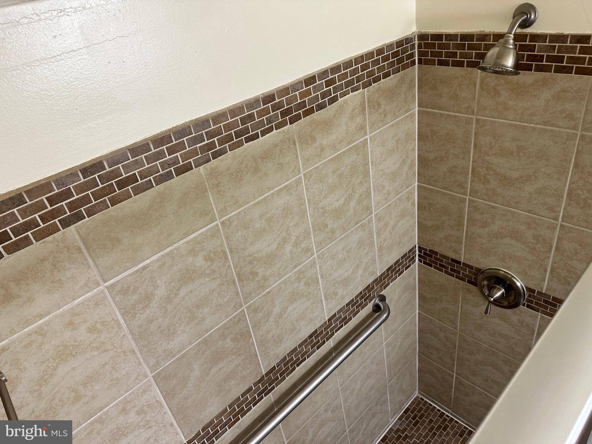 GLENSFORD CONDO - Residential Lease