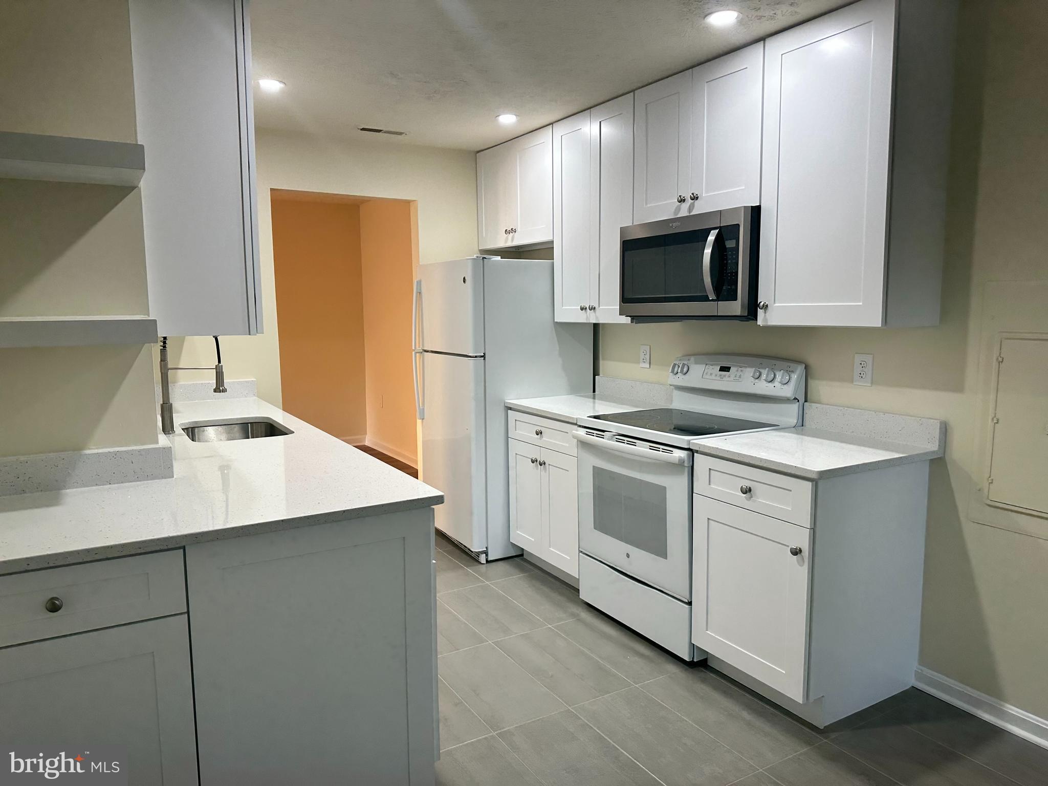 GLENSFORD CONDO - Residential Lease