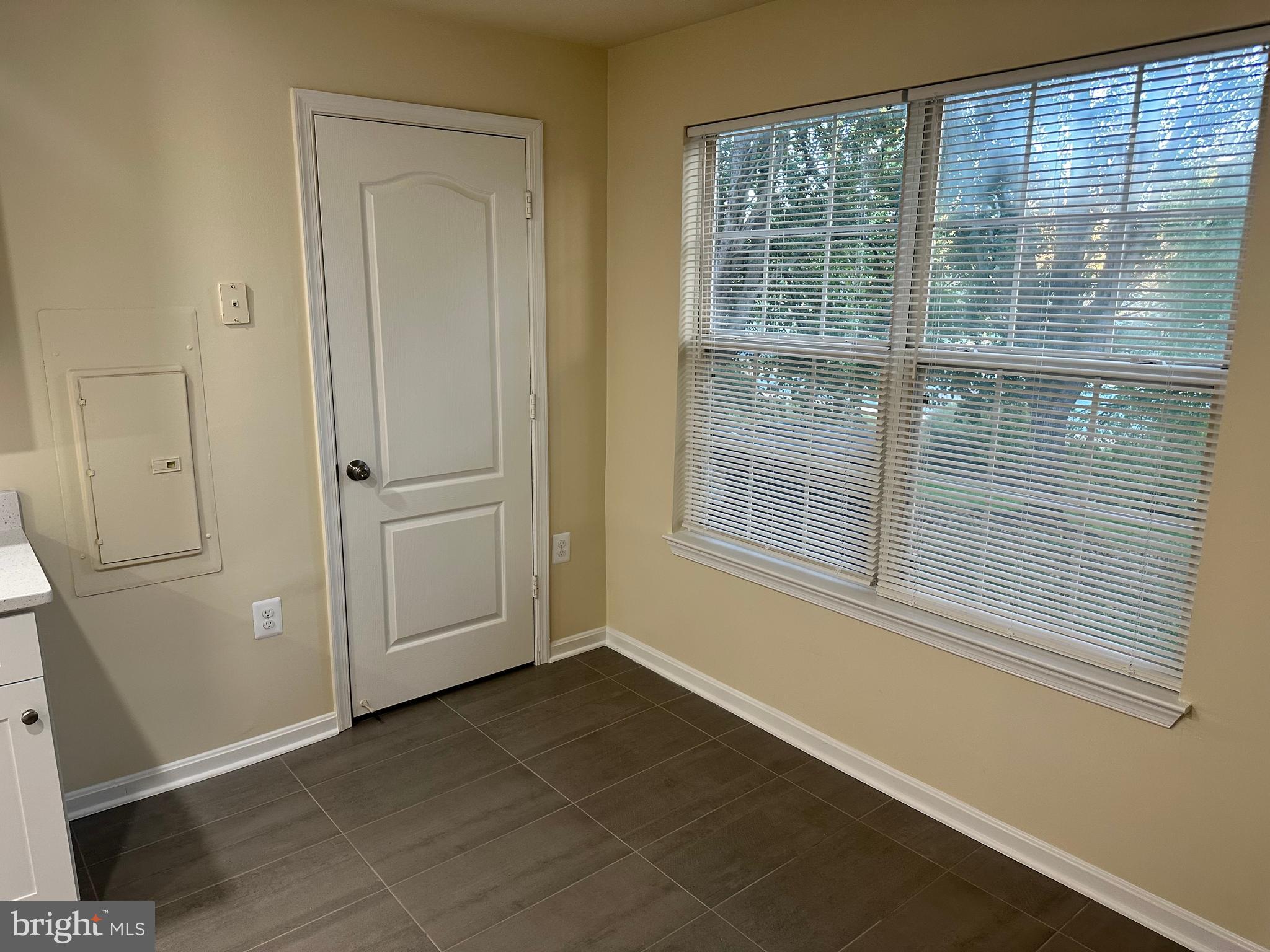 GLENSFORD CONDO - Residential Lease