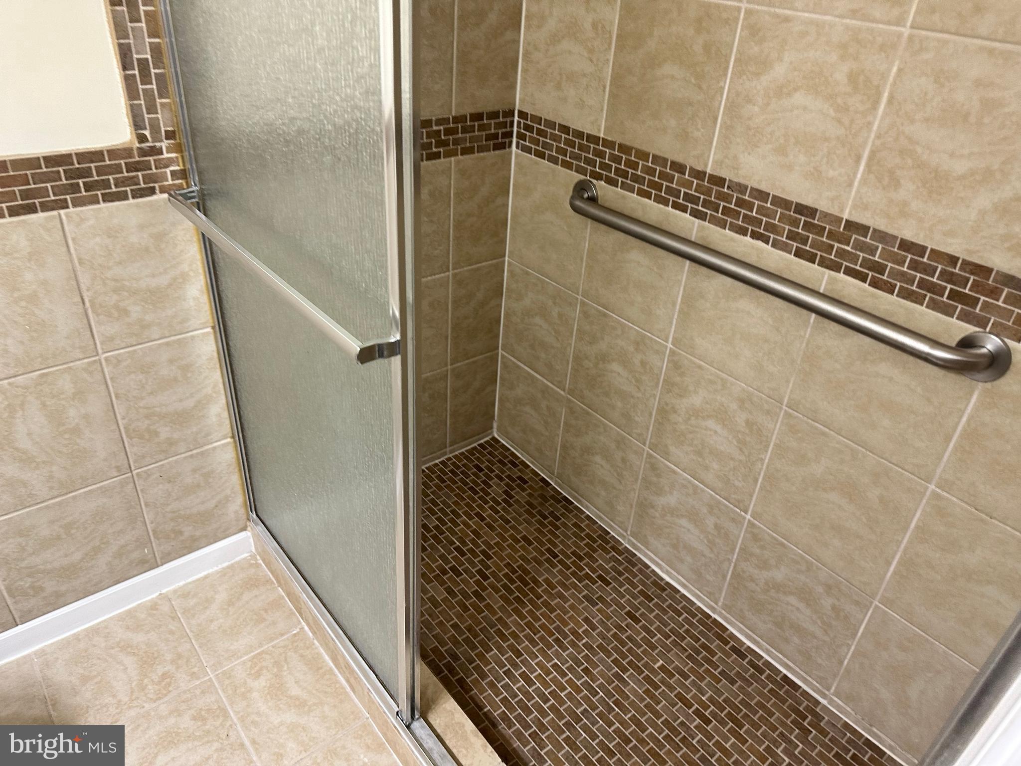 GLENSFORD CONDO - Residential Lease