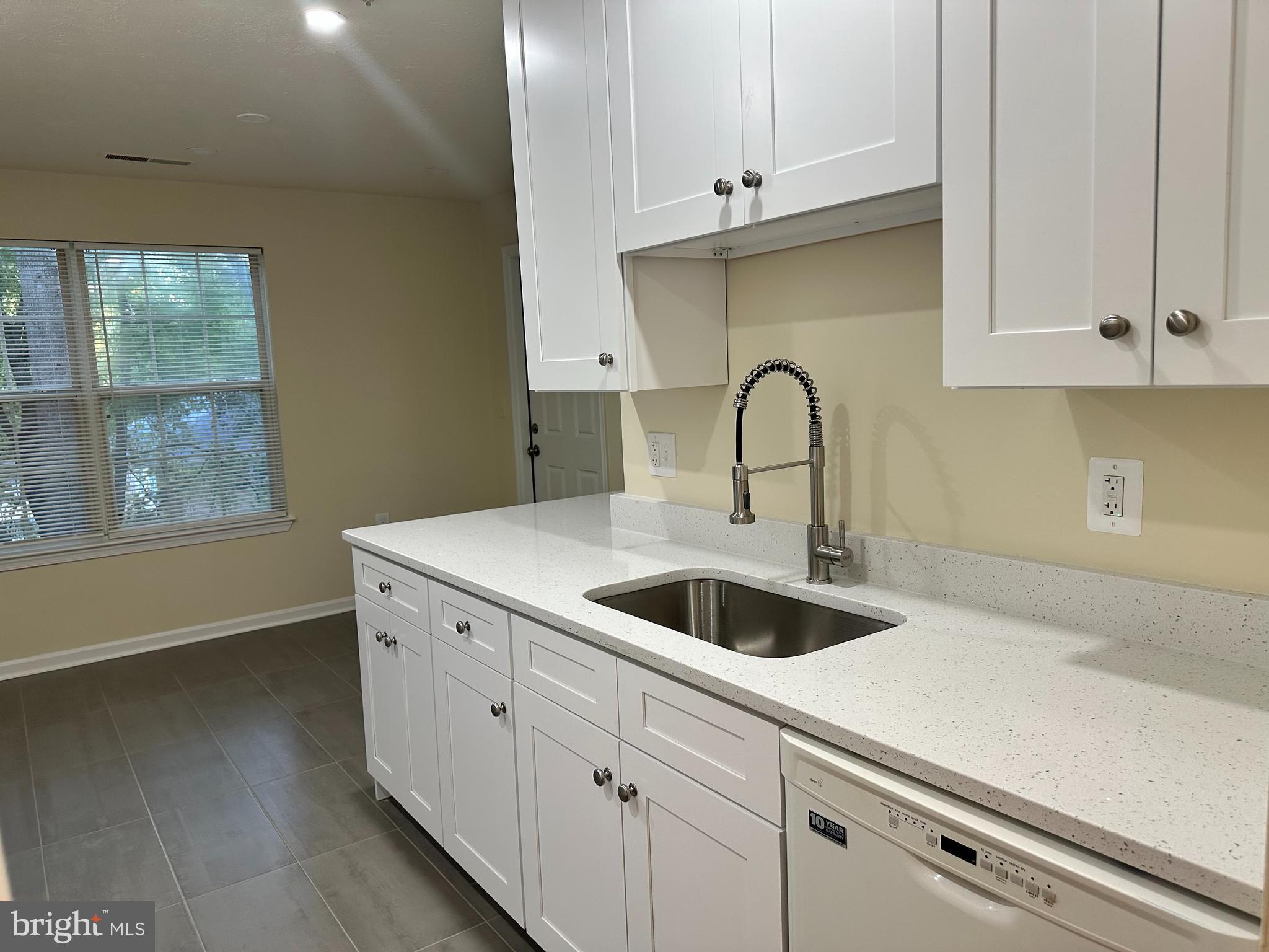 GLENSFORD CONDO - Residential Lease