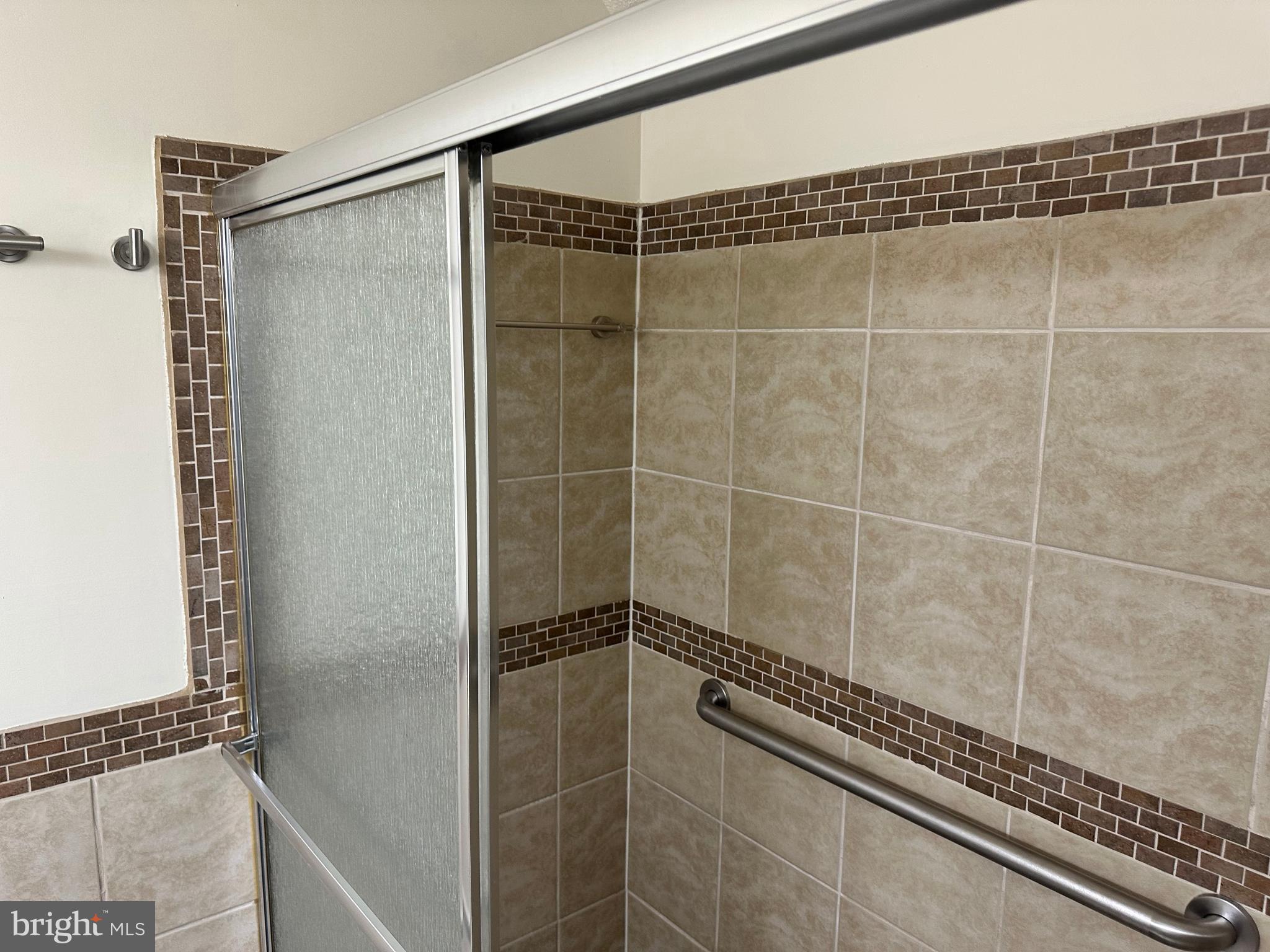 GLENSFORD CONDO - Residential Lease