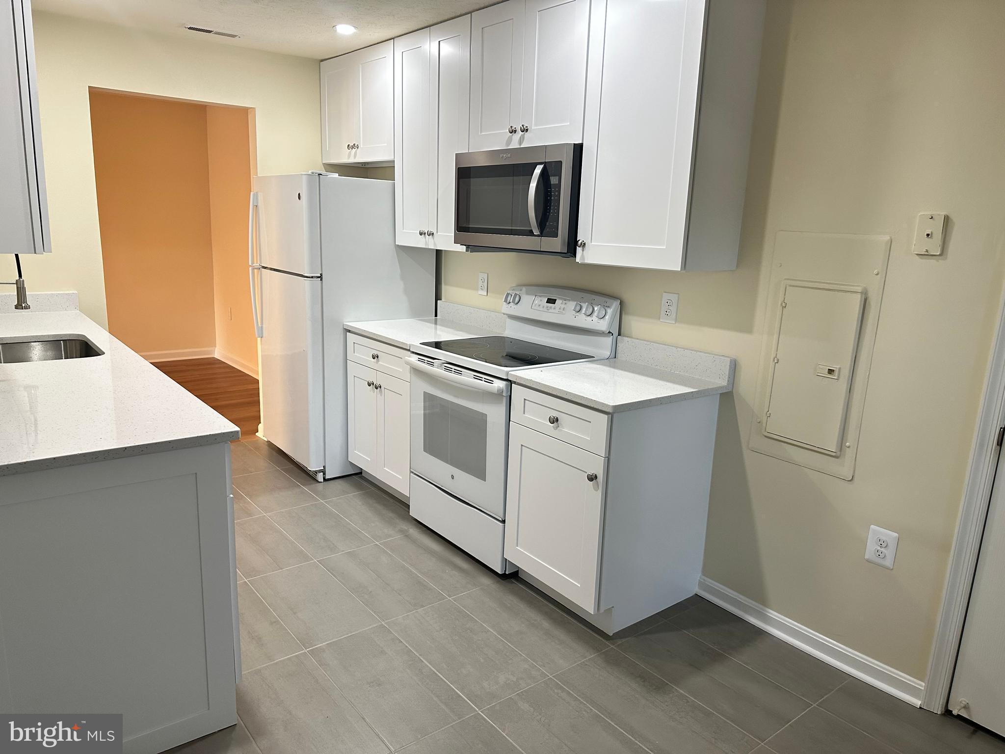 GLENSFORD CONDO - Residential Lease