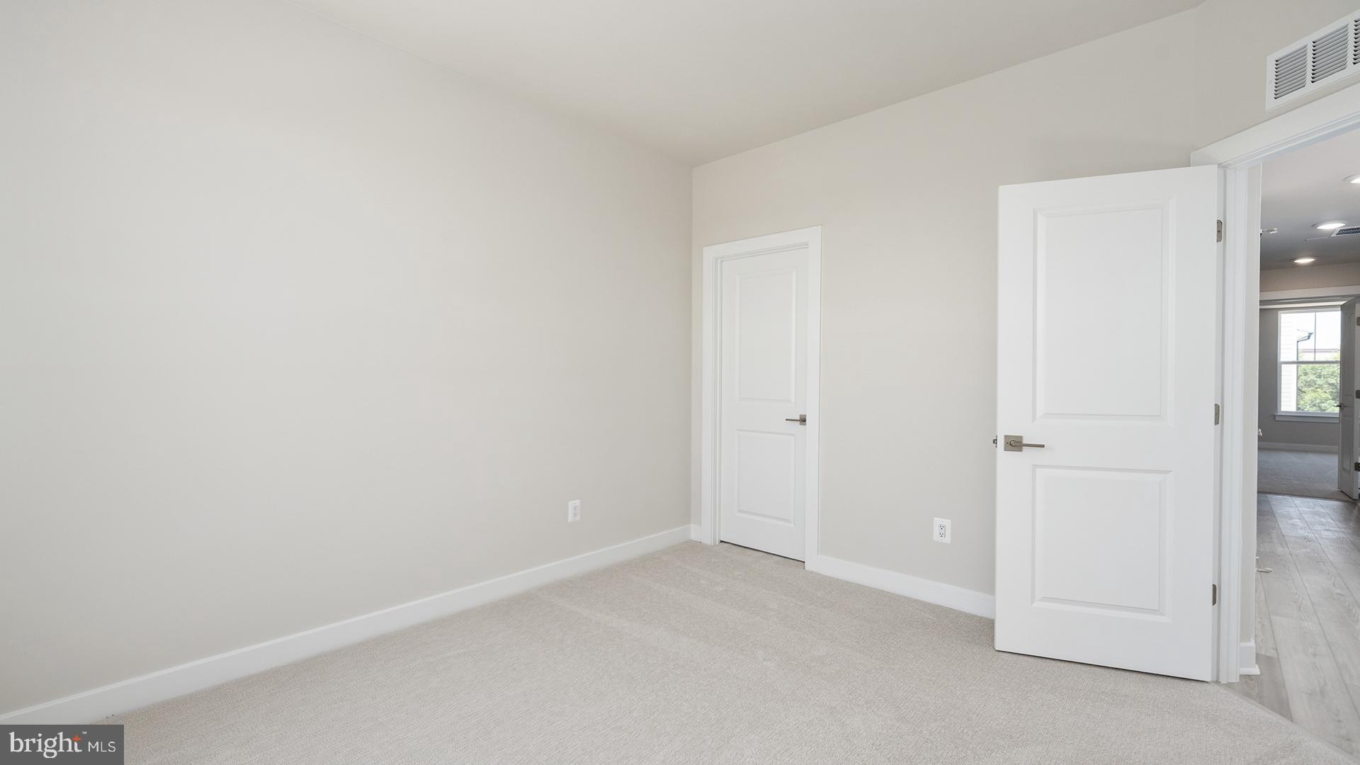 ONE LOUDOUN - Residential