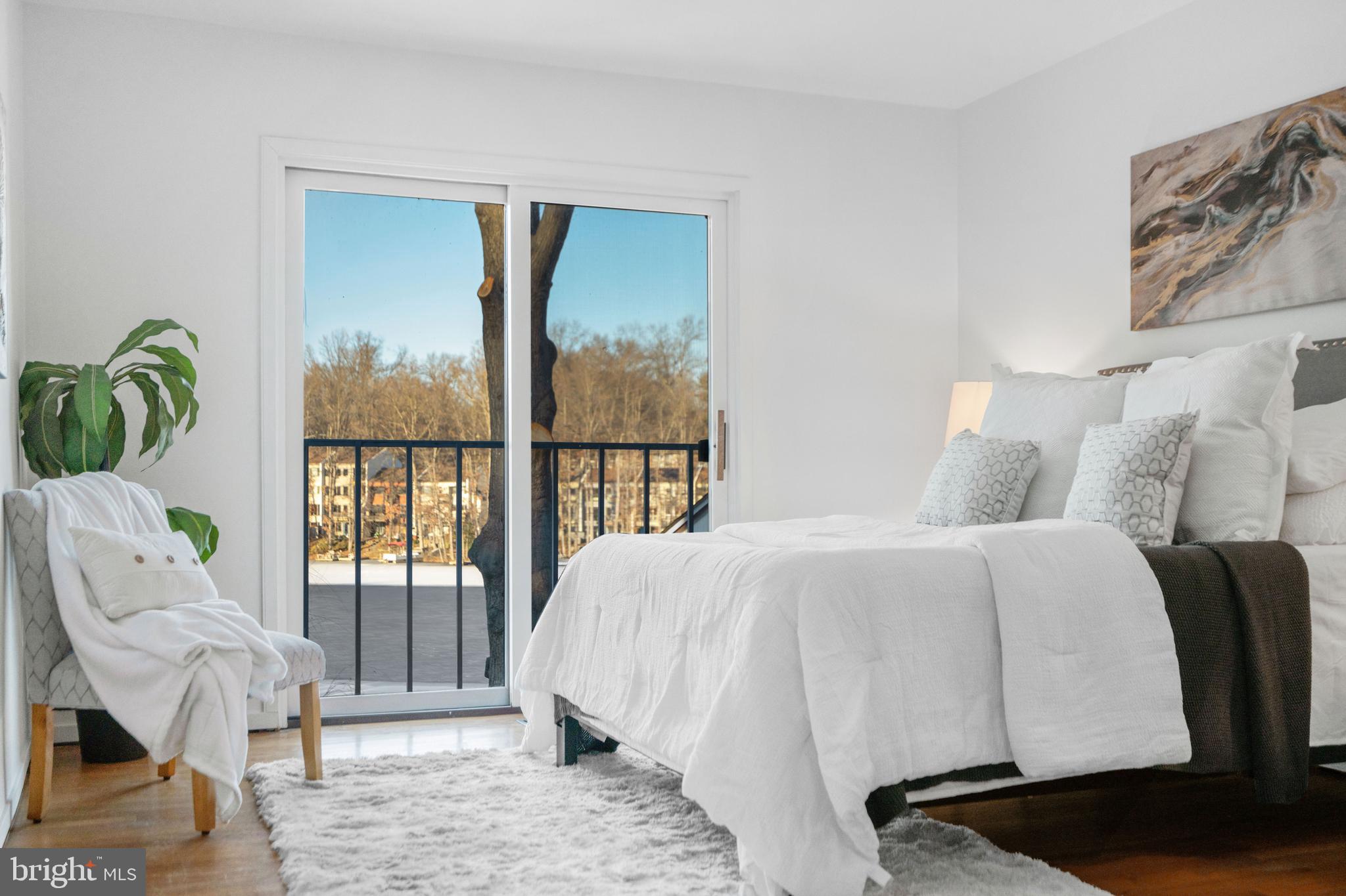 1606 GREENBRIAR COURT