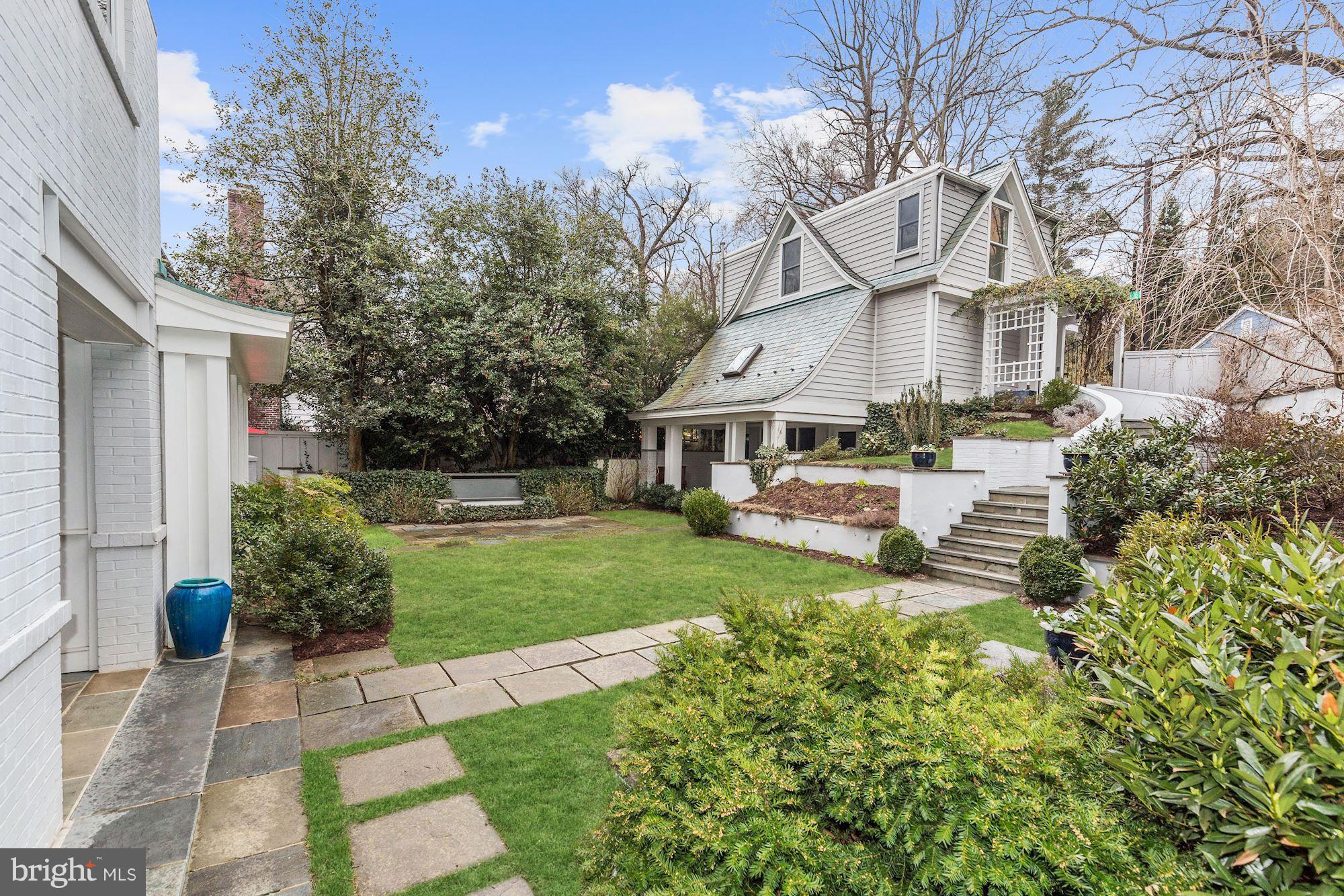 FOREST HILLS - Residential