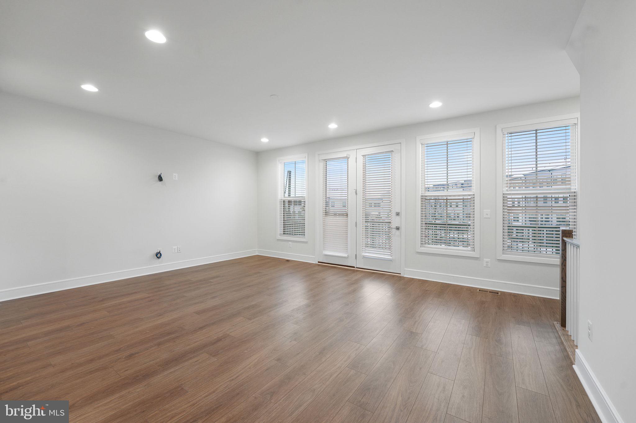 DEMOTT & SILVER - Residential Lease