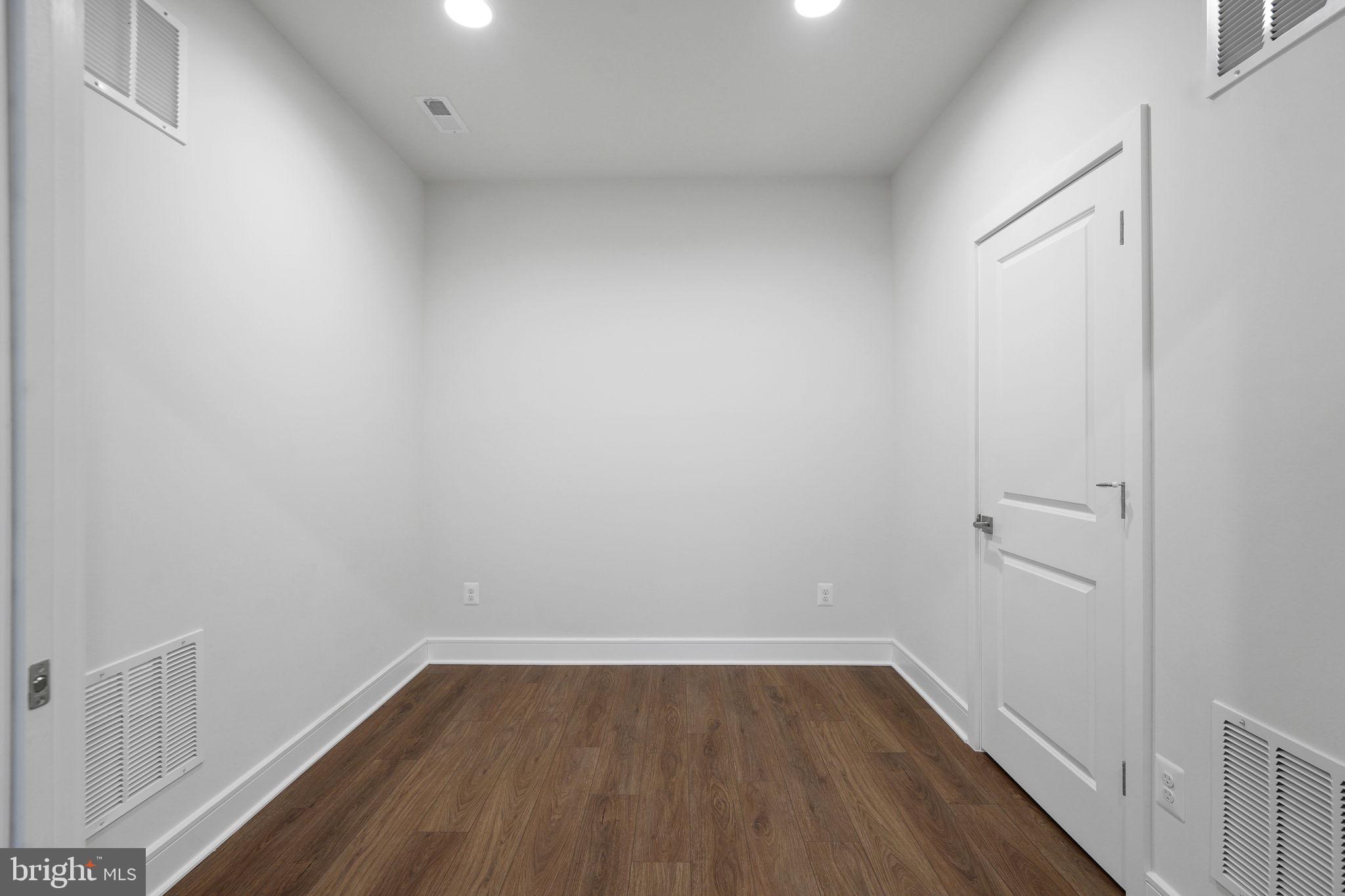 DEMOTT & SILVER - Residential Lease