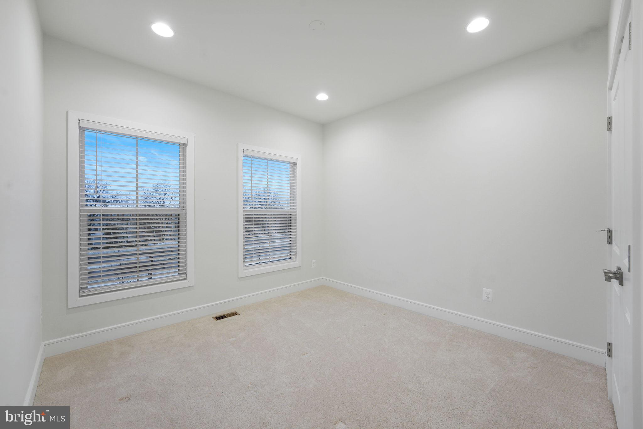 DEMOTT & SILVER - Residential Lease