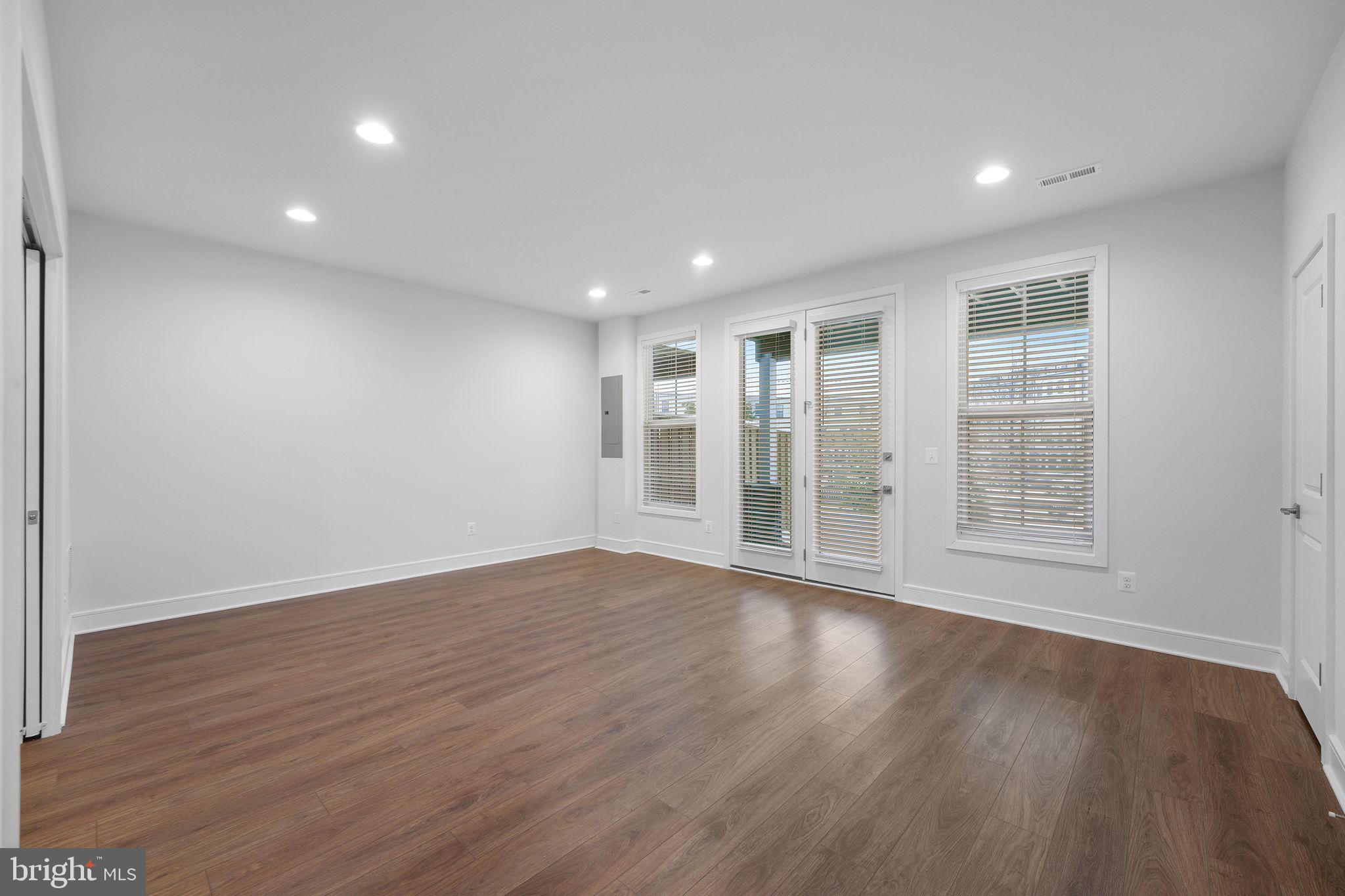 DEMOTT & SILVER - Residential Lease