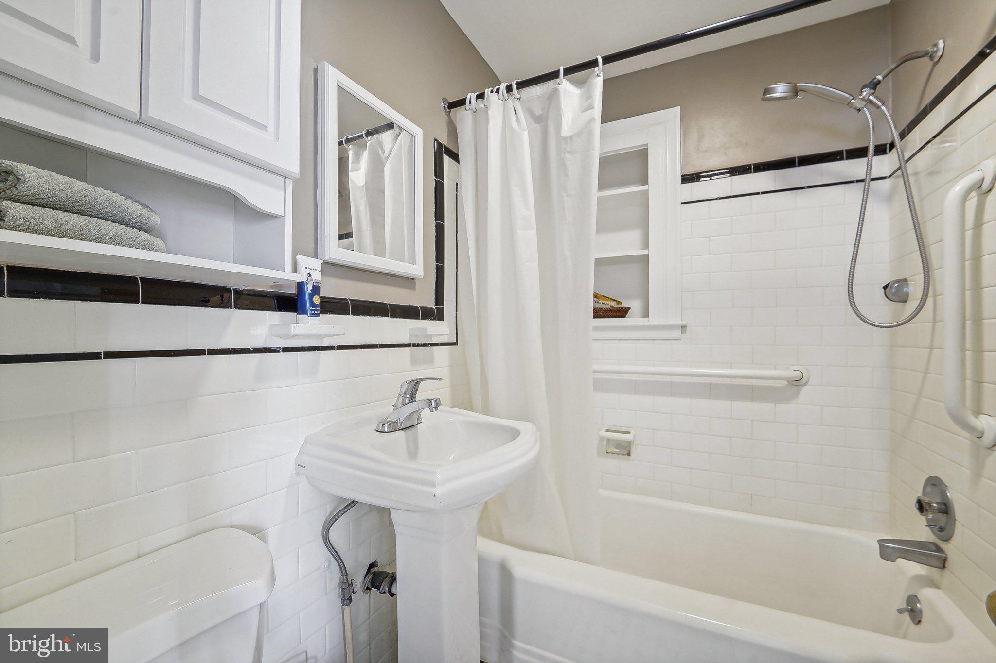 OAK CREST - Residential Lease