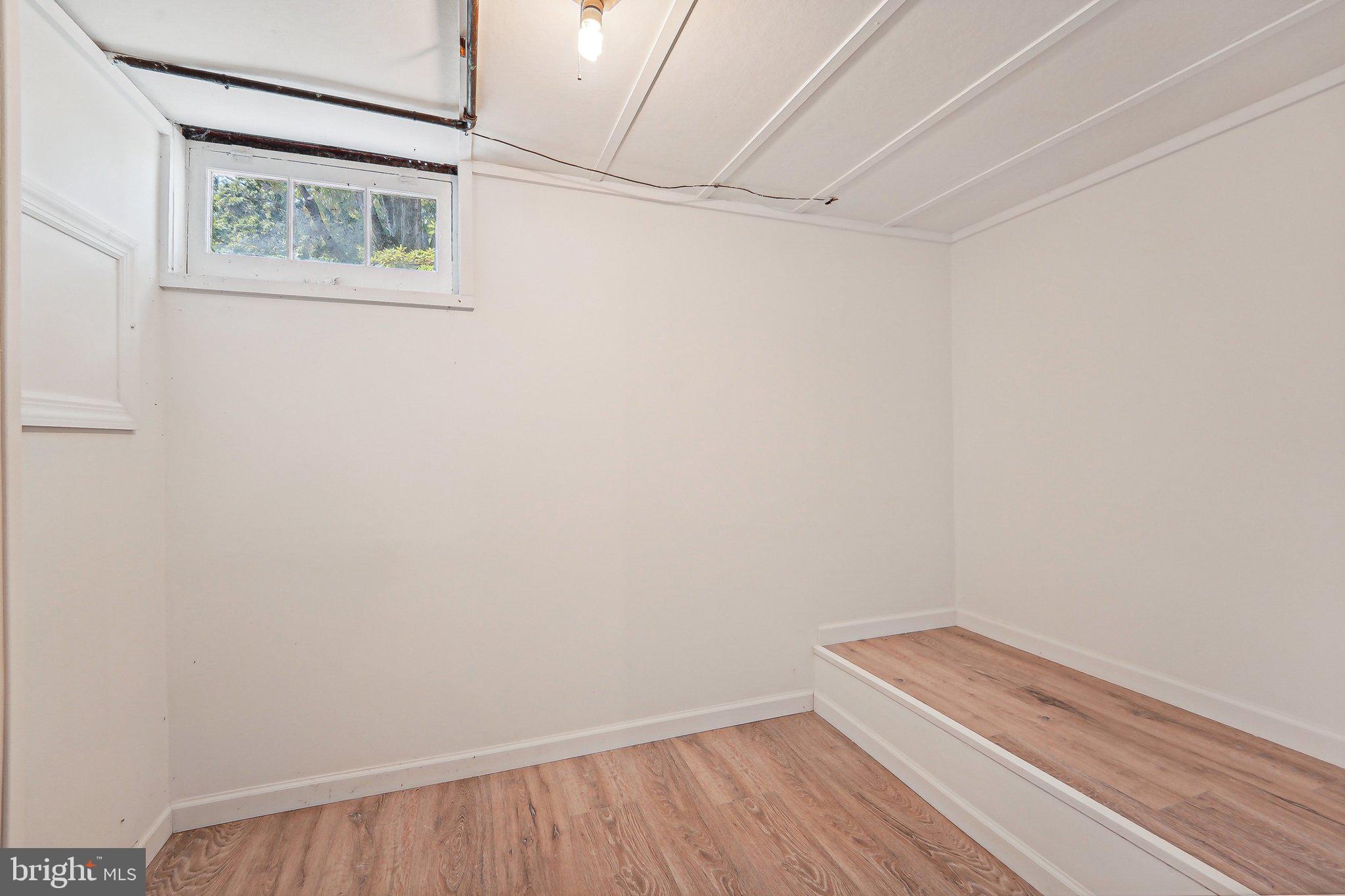 OAK CREST - Residential Lease