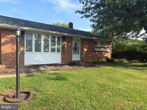 Homes For Sale - 2410 Berkshire Lane<br/> York County, DOVER, PA 17315
