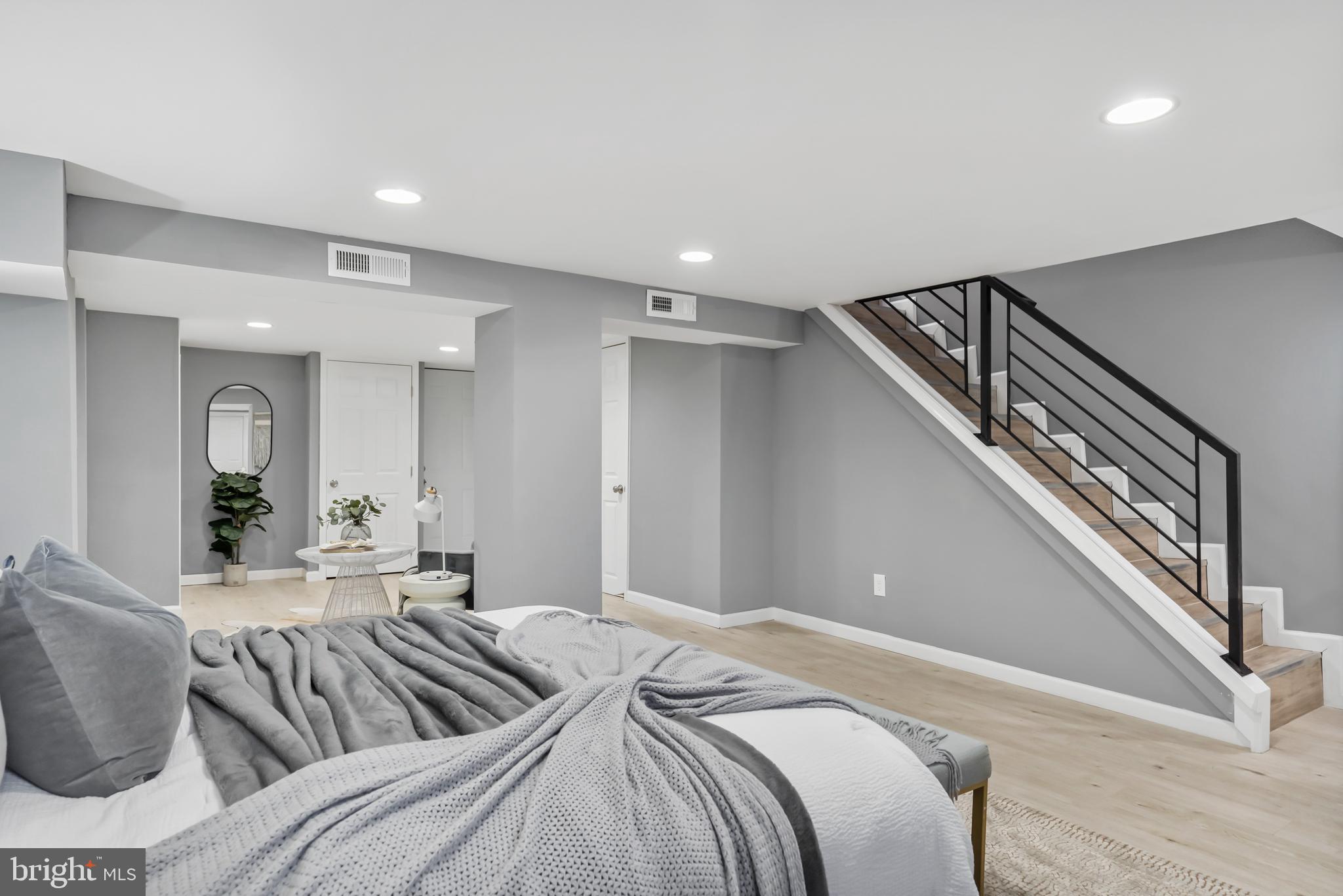 CHINQUAPIN PARK - Residential