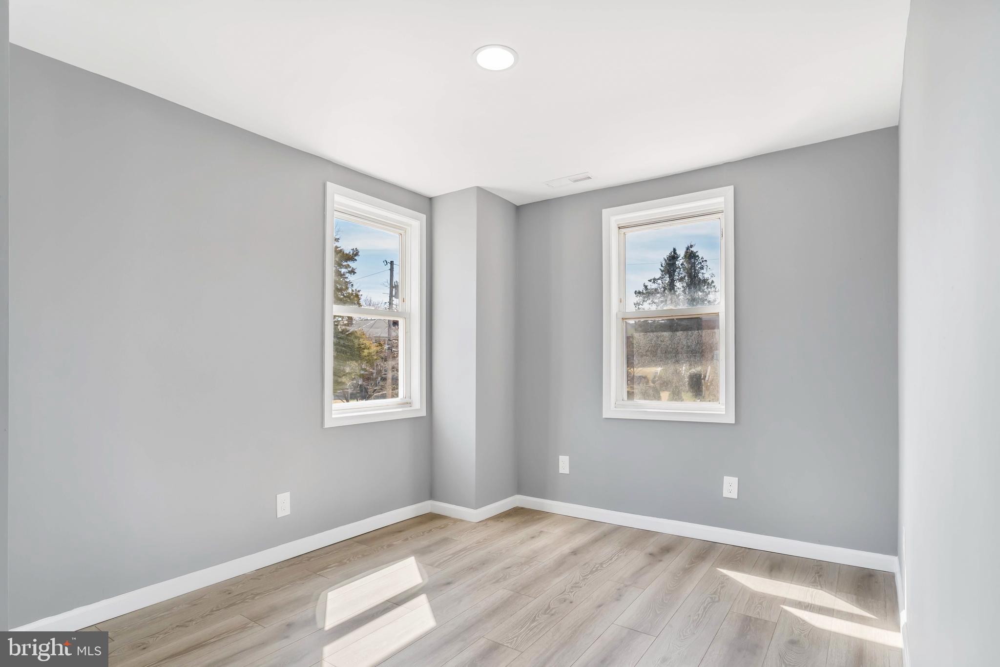 CHINQUAPIN PARK - Residential