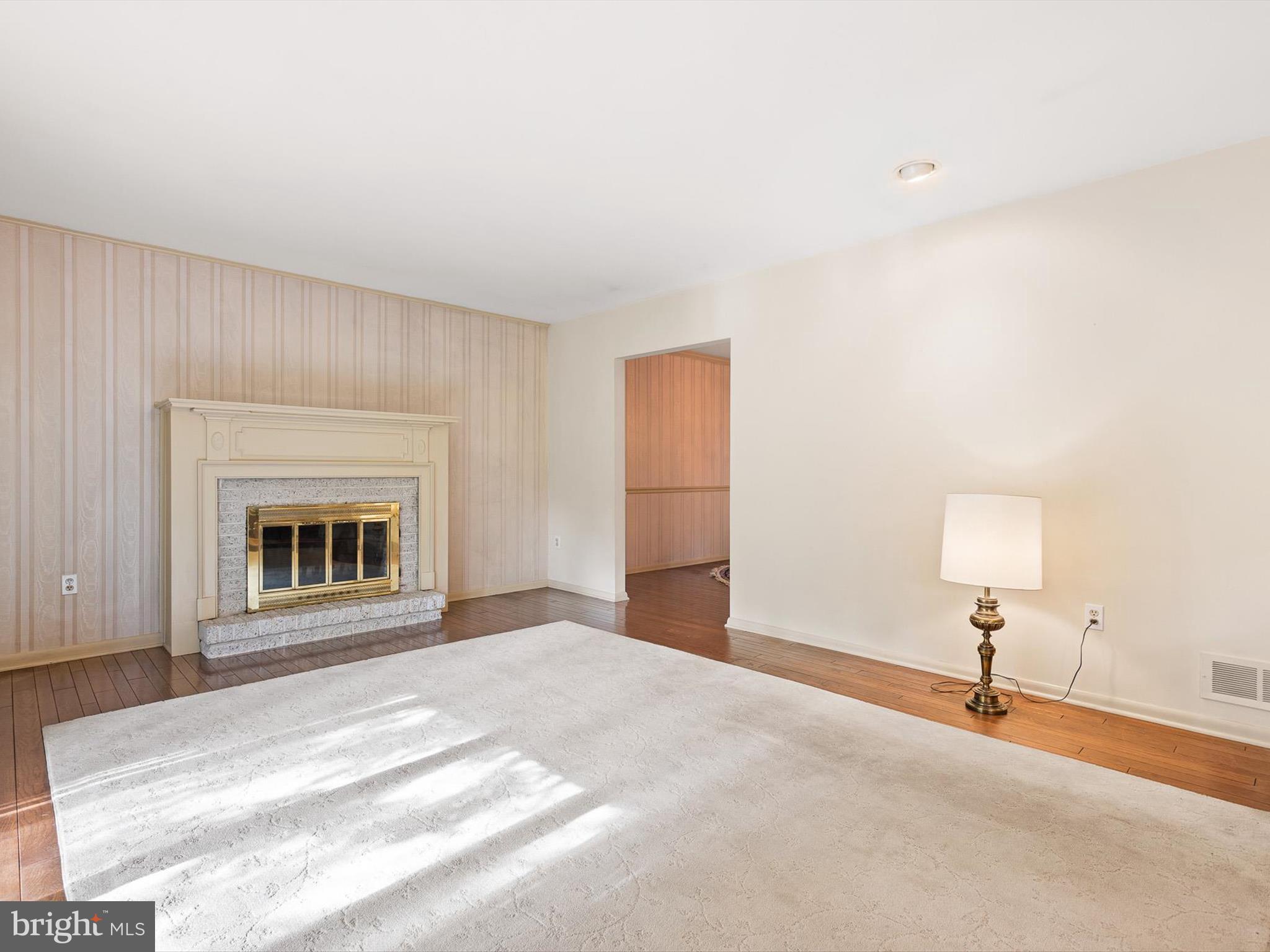 6 COLONIAL CIRCLE