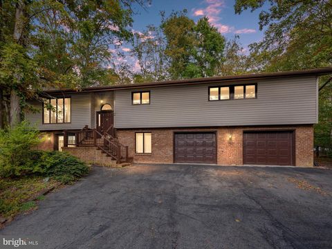 6 COLONIAL CIRCLE NORTH EAST MD 21901