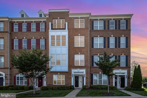 23810 Hopewell Manor Terrace, Ashburn, VA MLS: VALO2096352