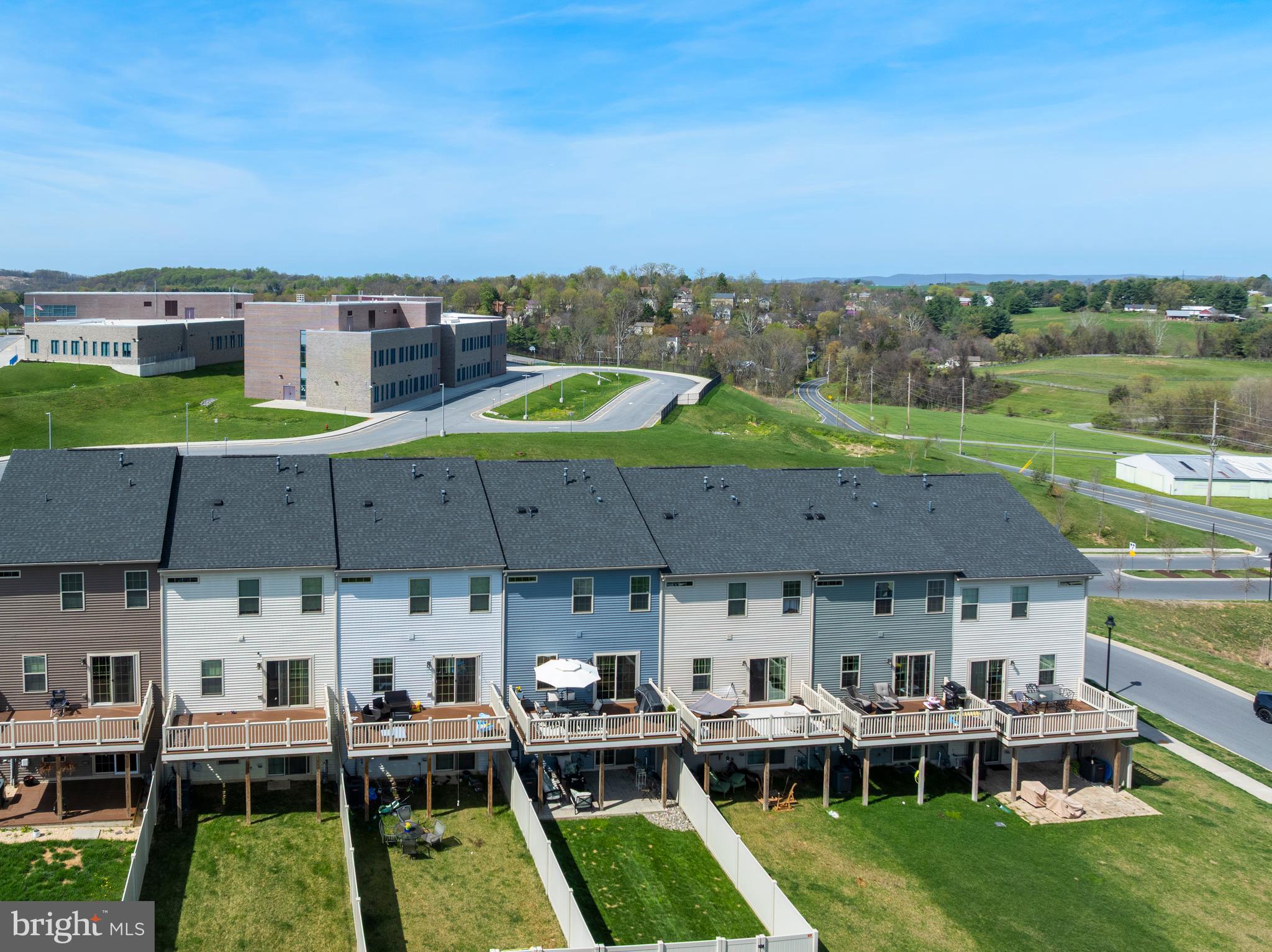 LAKE LINGANORE - Residential