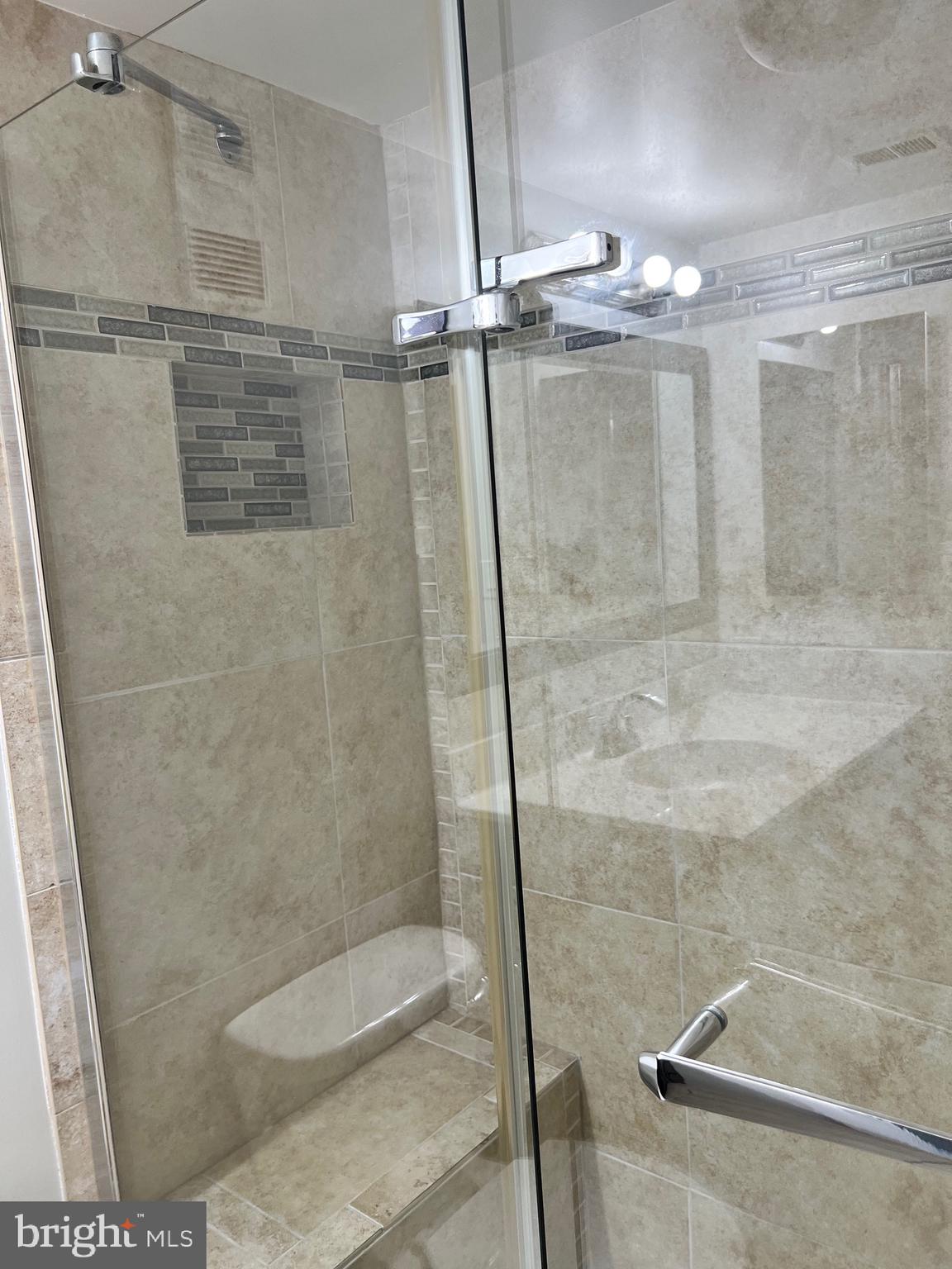 SKYLINE HOUSE - Residential