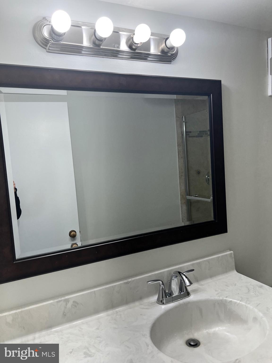 SKYLINE HOUSE - Residential