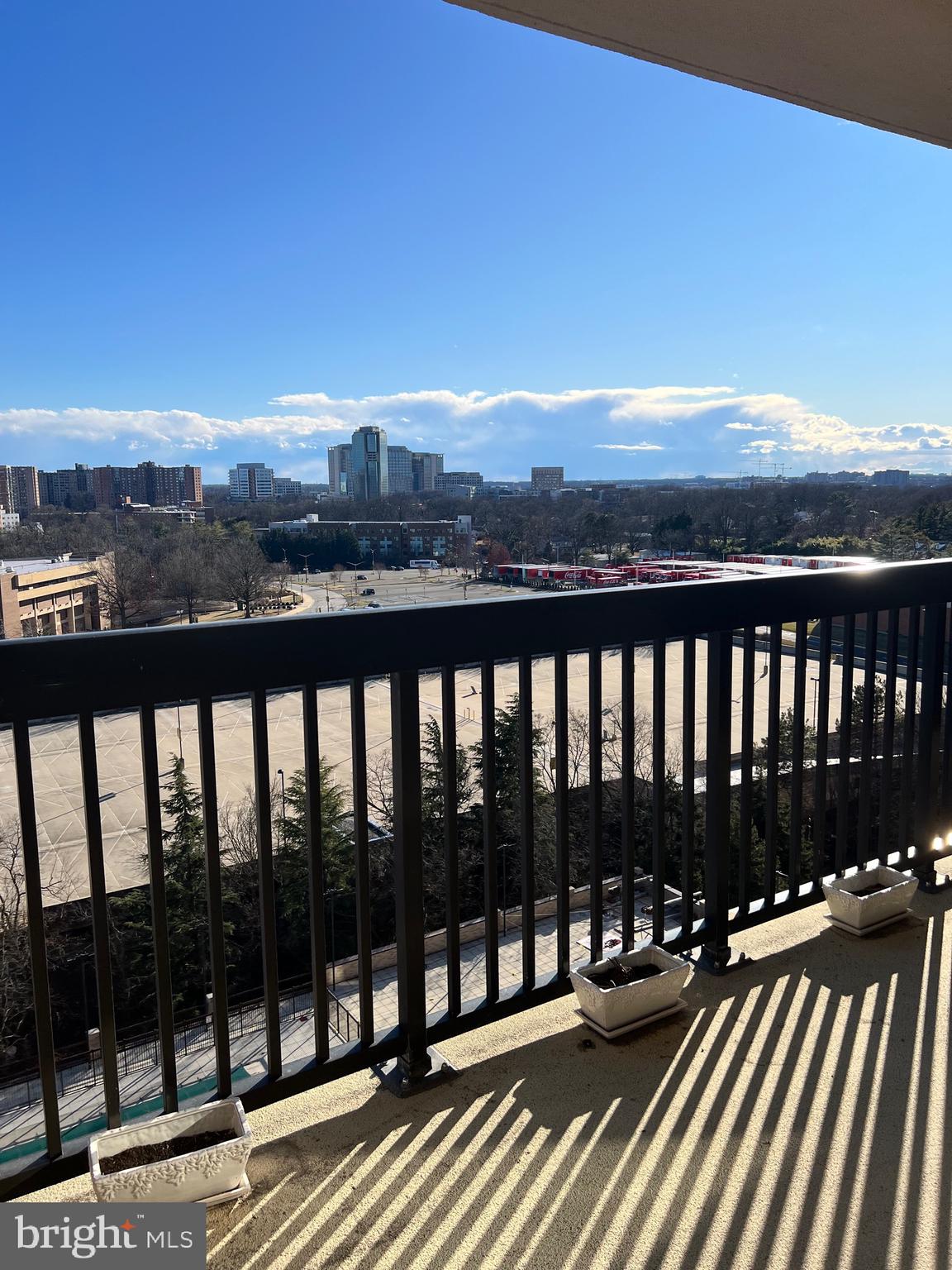 SKYLINE HOUSE - Residential