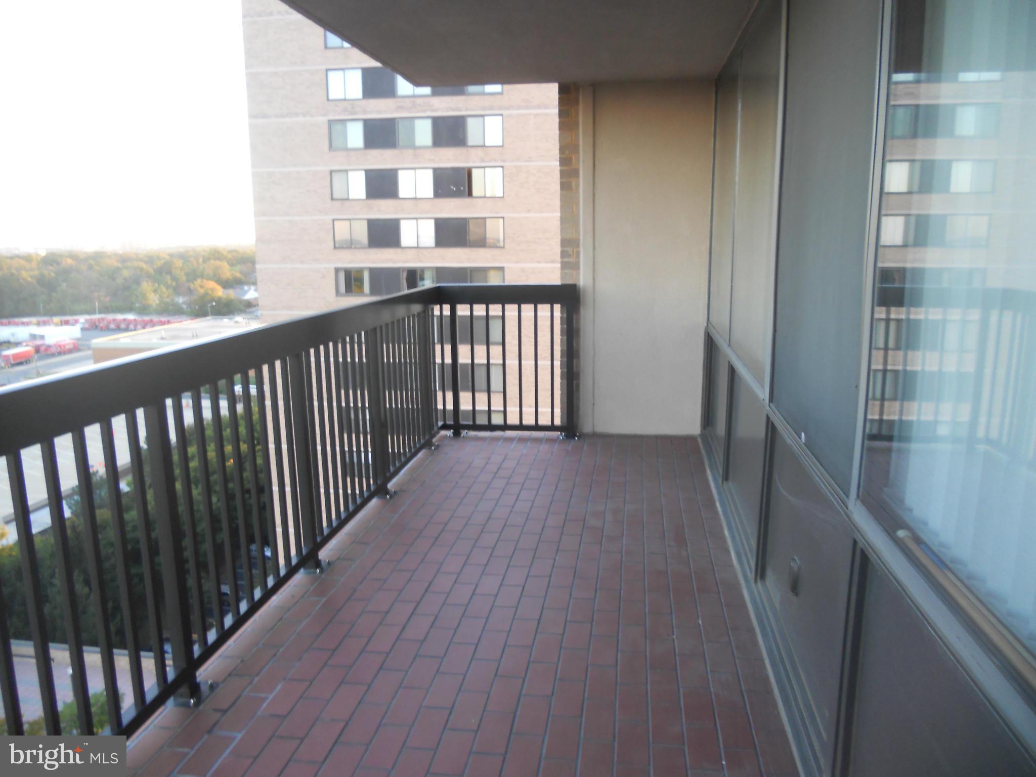 SKYLINE HOUSE - Residential