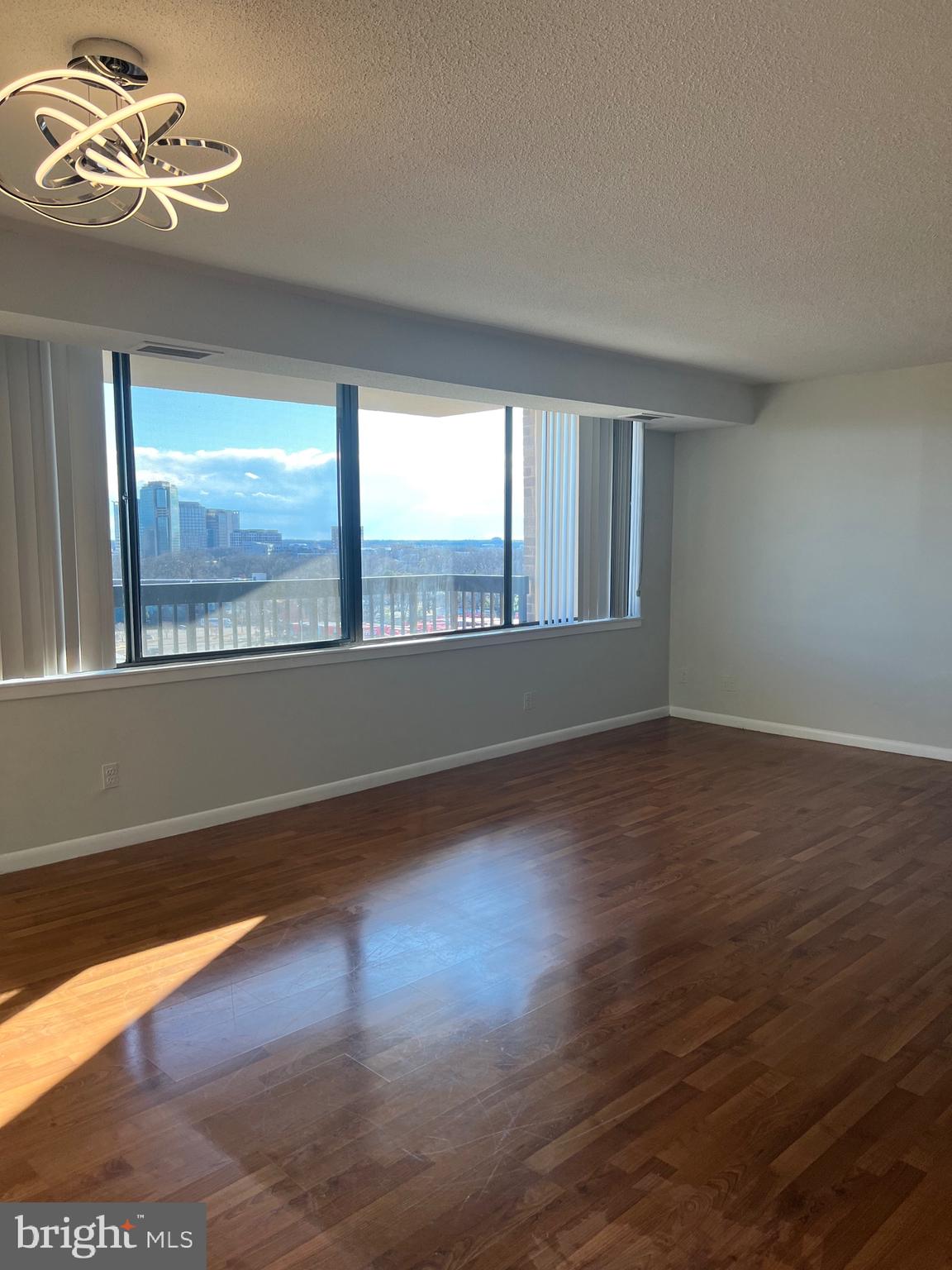 SKYLINE HOUSE - Residential