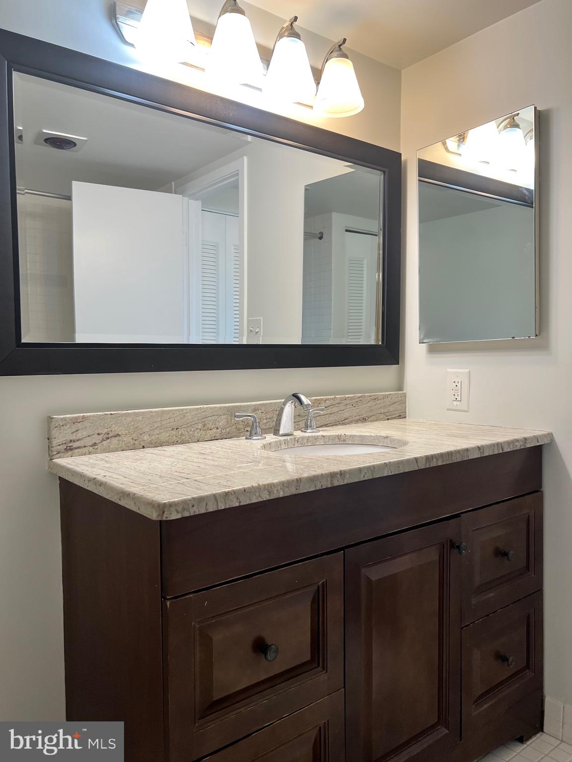 SKYLINE HOUSE - Residential