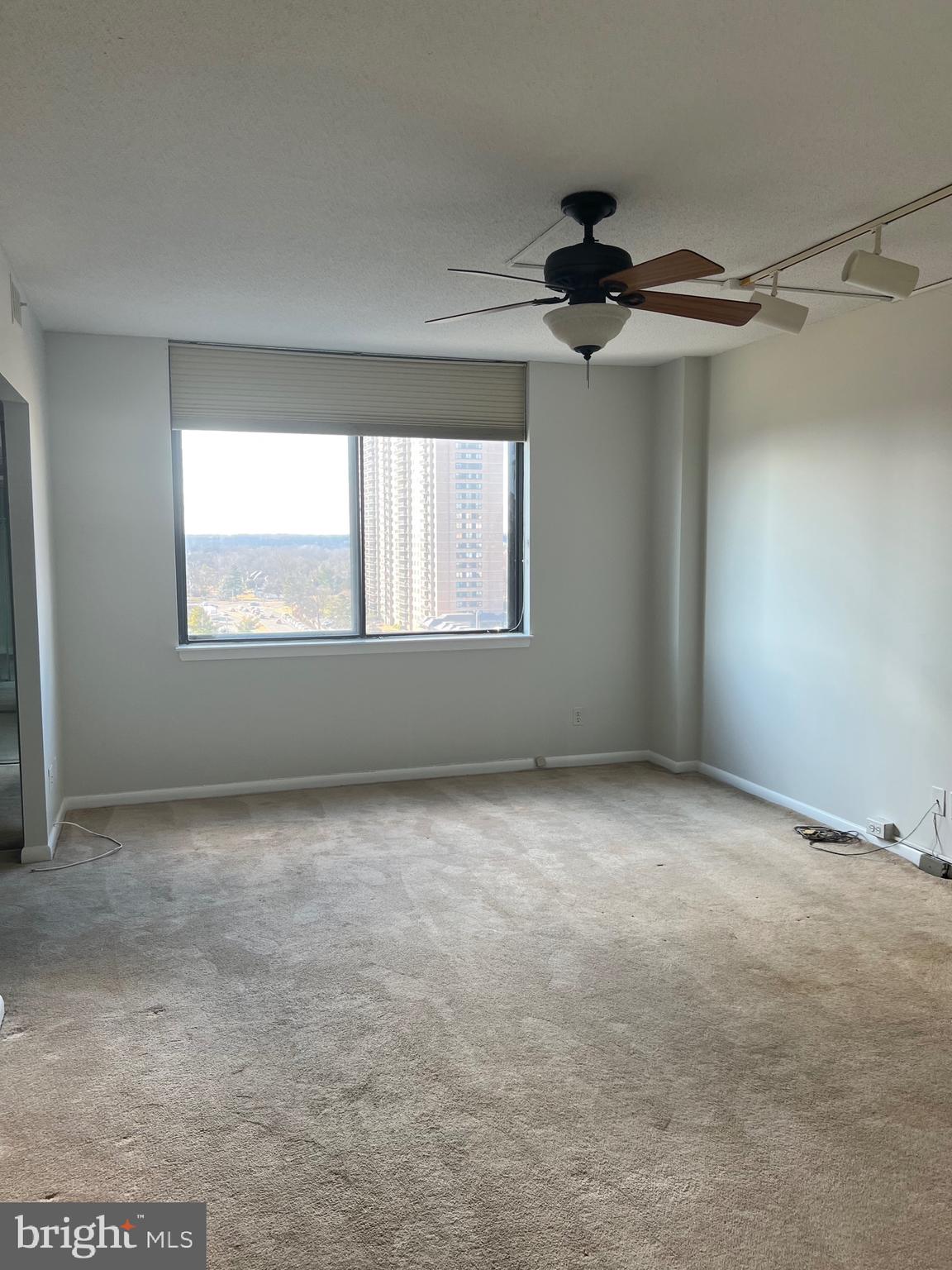 SKYLINE HOUSE - Residential