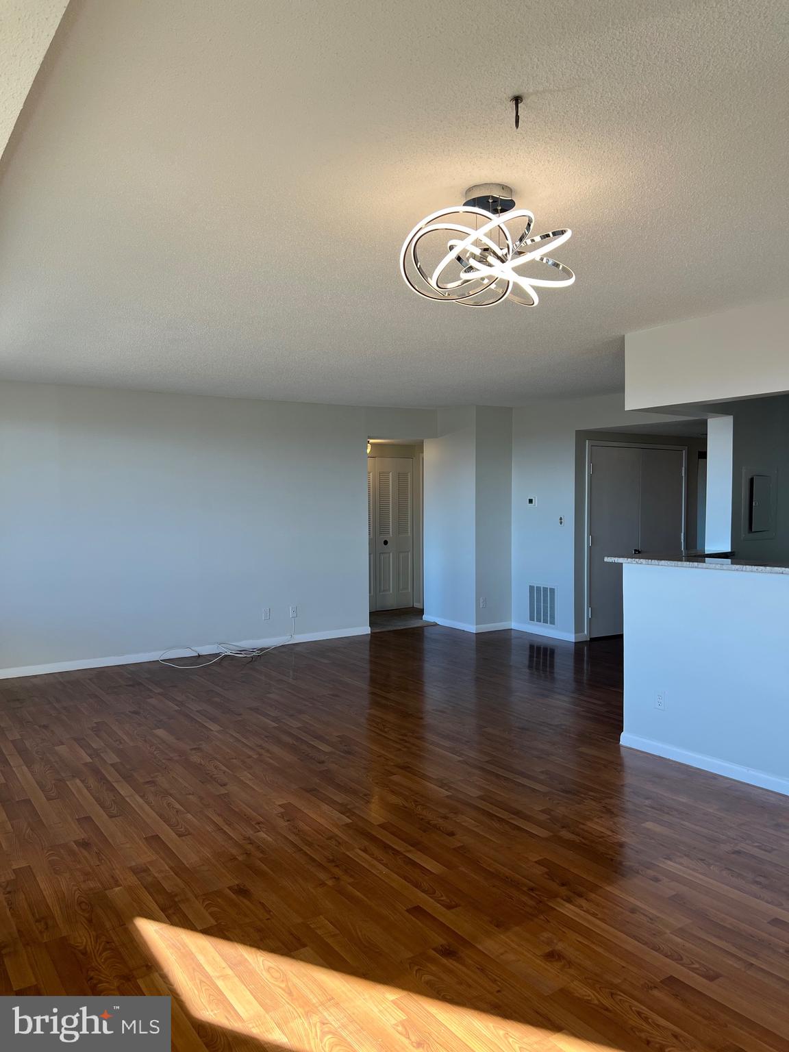 SKYLINE HOUSE - Residential