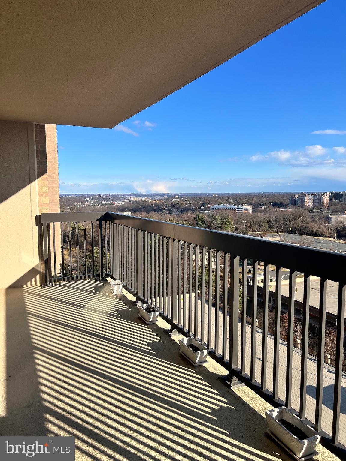 SKYLINE HOUSE - Residential