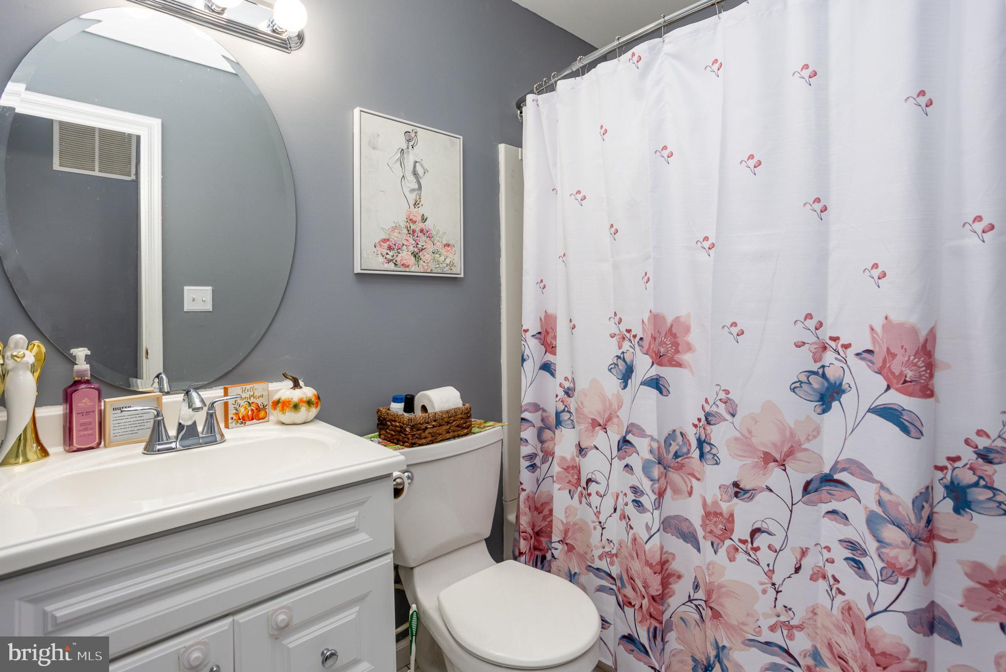 SEVEN COURTS - Residential