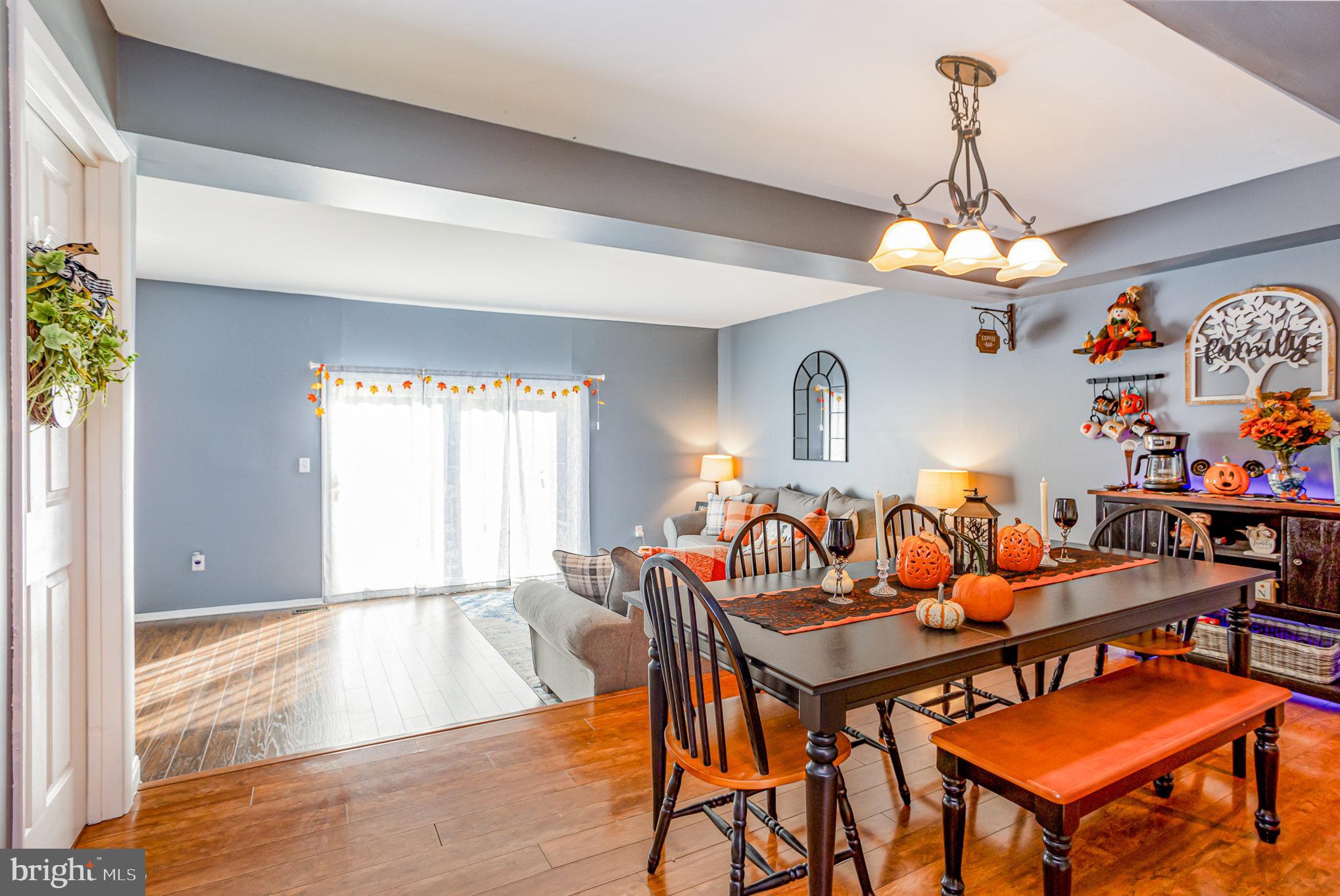 SEVEN COURTS - Residential