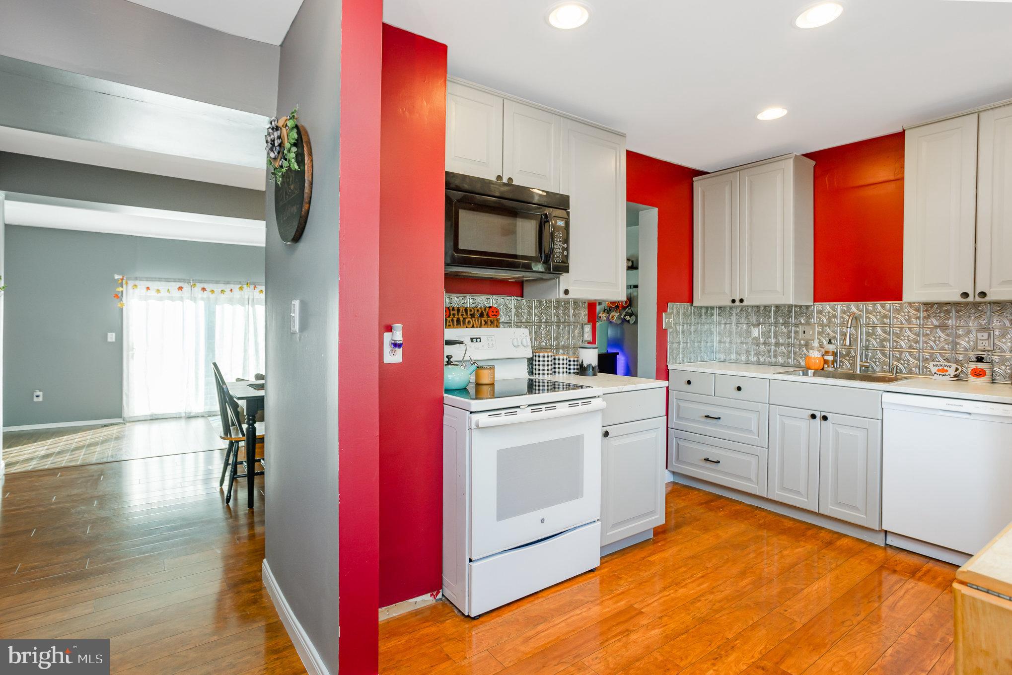 SEVEN COURTS - Residential