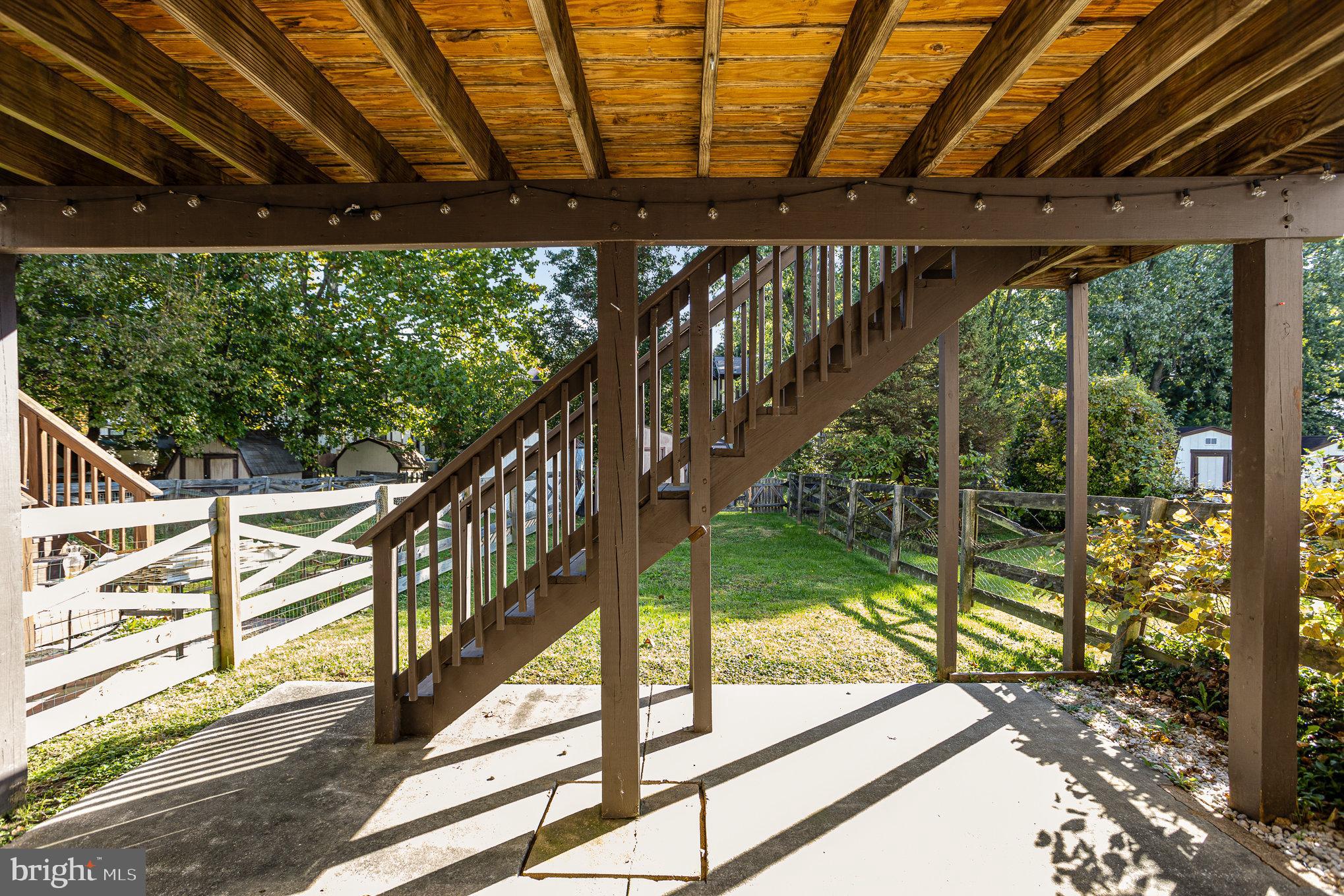 SEVEN COURTS - Residential