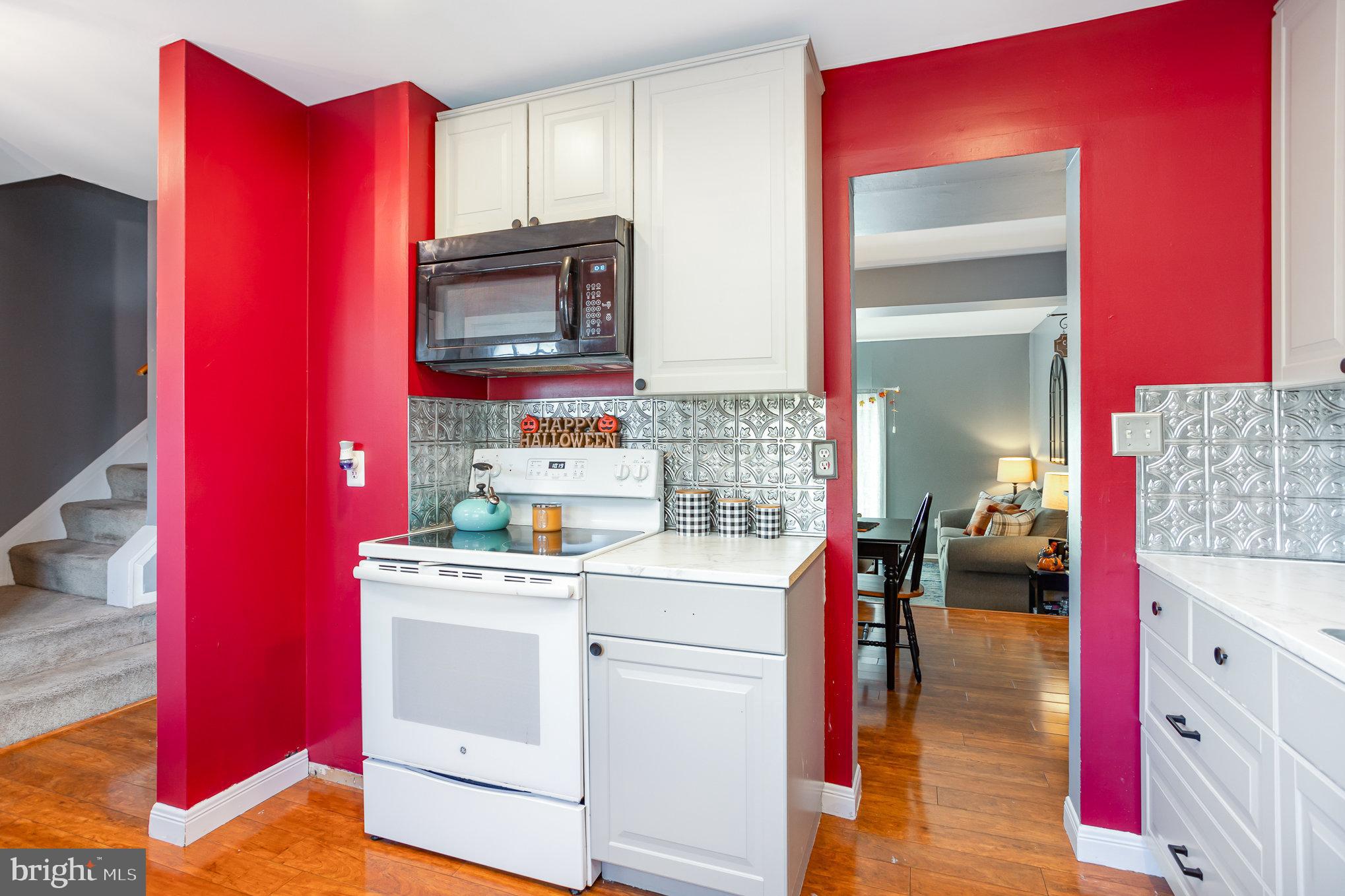 SEVEN COURTS - Residential