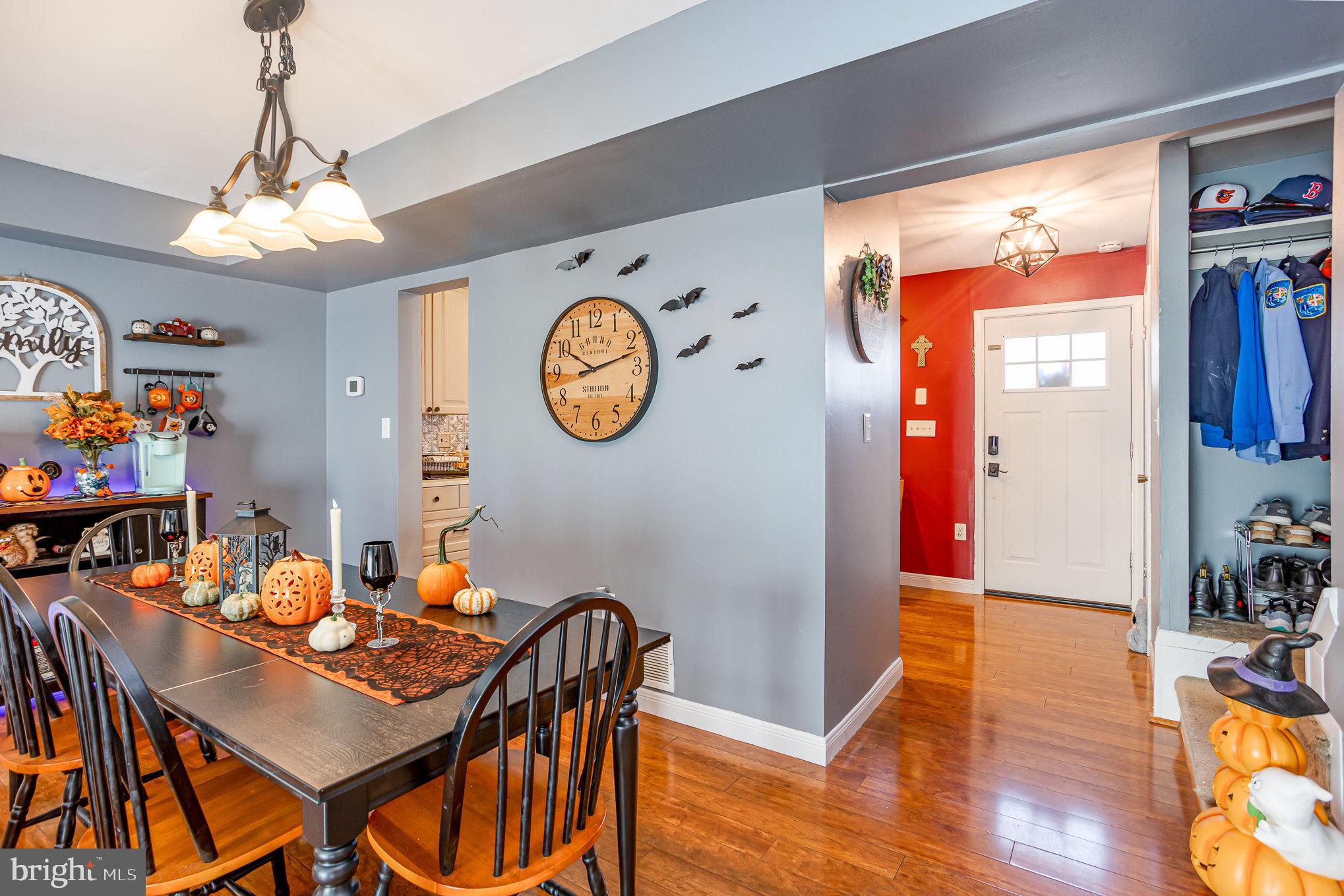 SEVEN COURTS - Residential