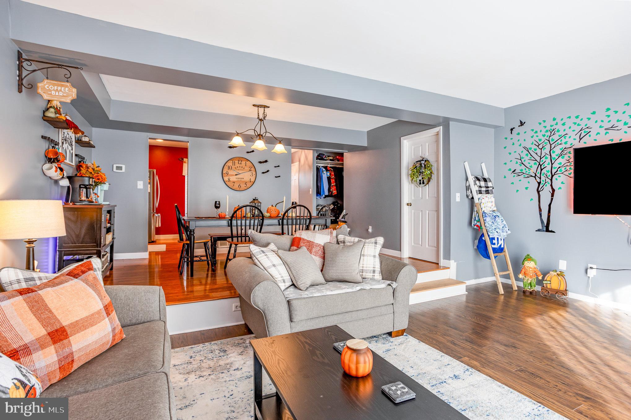 SEVEN COURTS - Residential