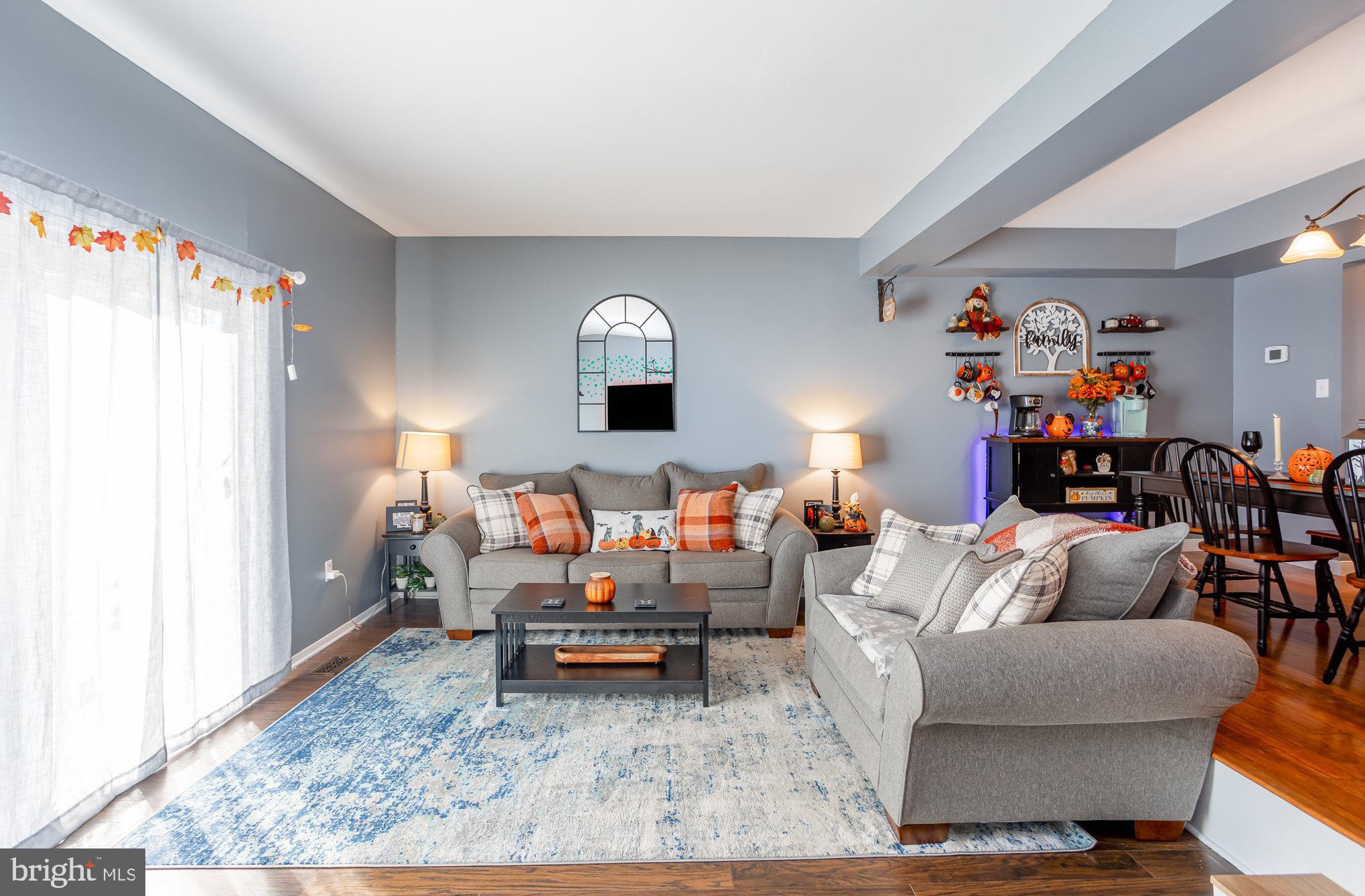 SEVEN COURTS - Residential