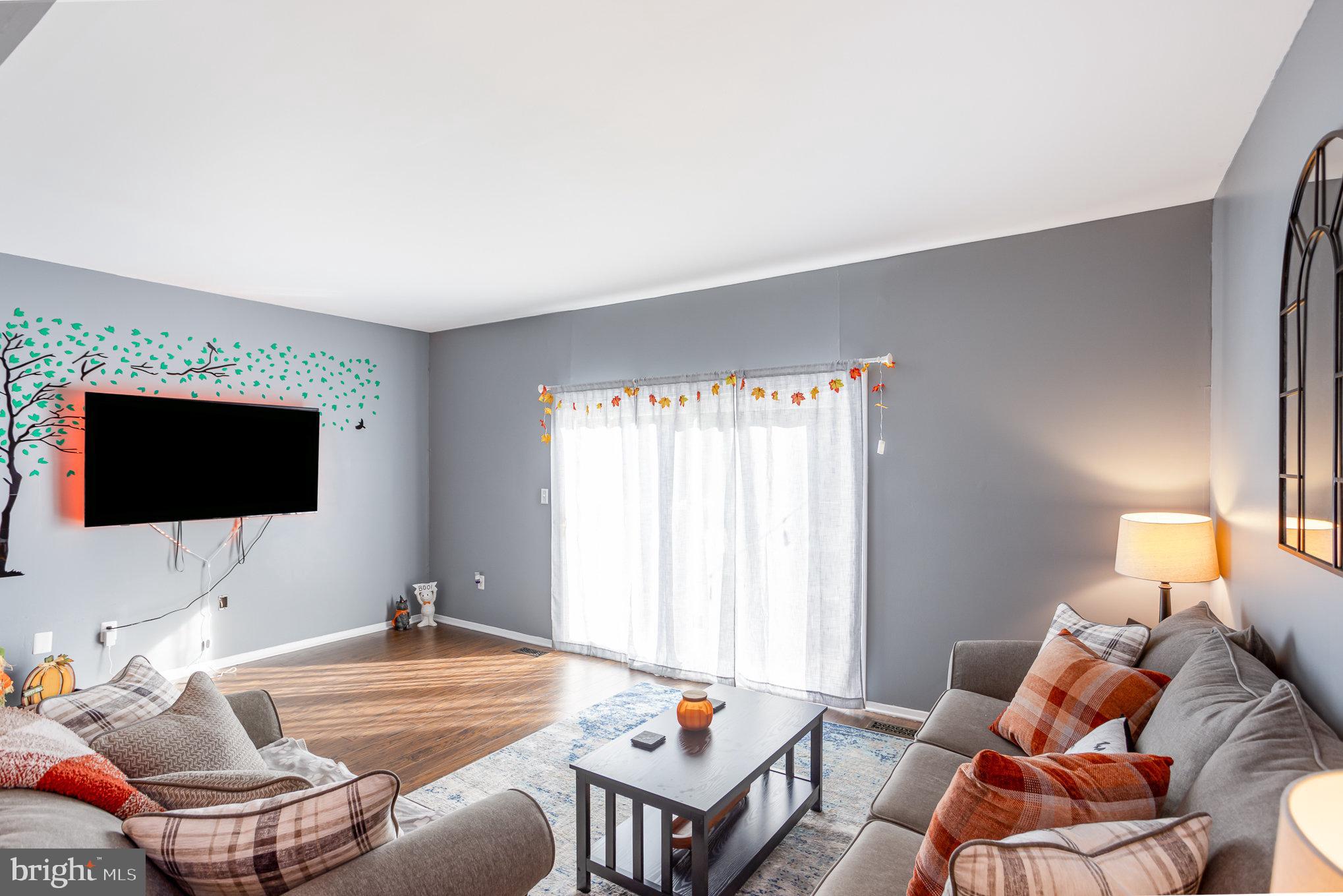 SEVEN COURTS - Residential