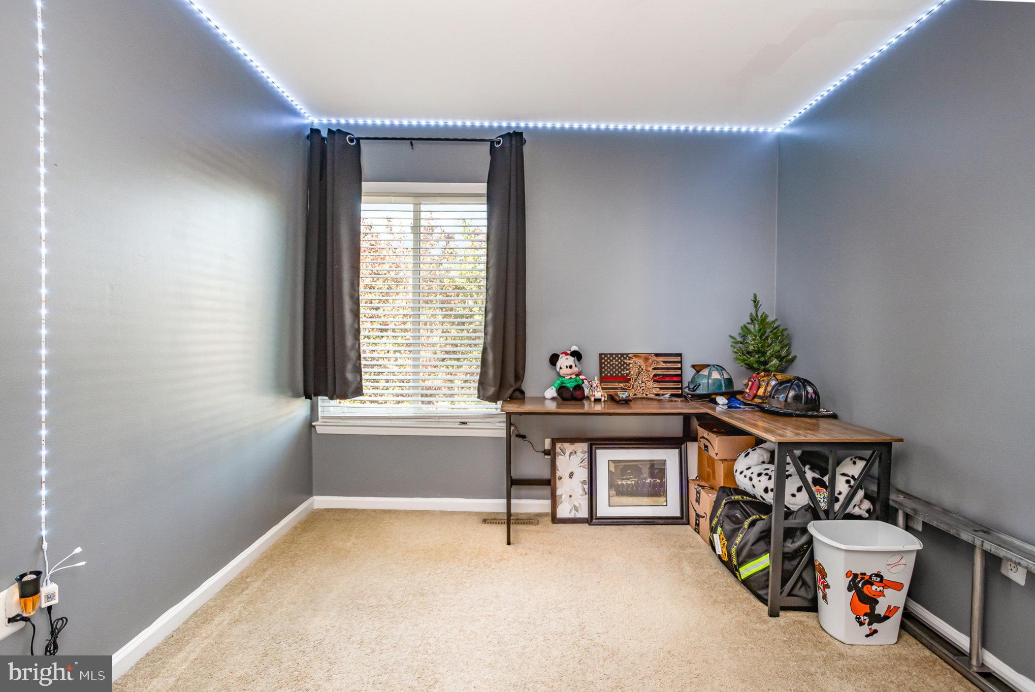 SEVEN COURTS - Residential