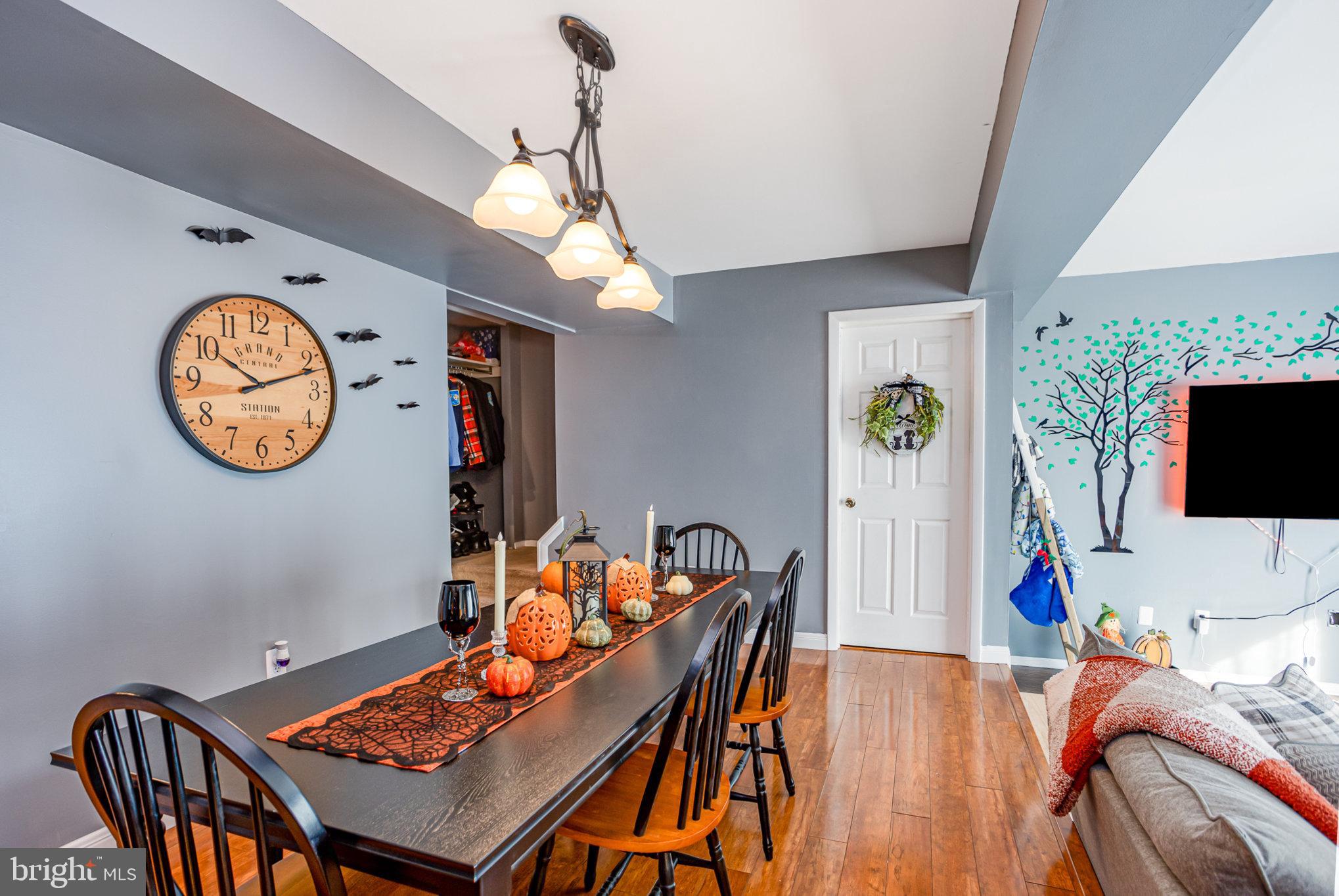 SEVEN COURTS - Residential