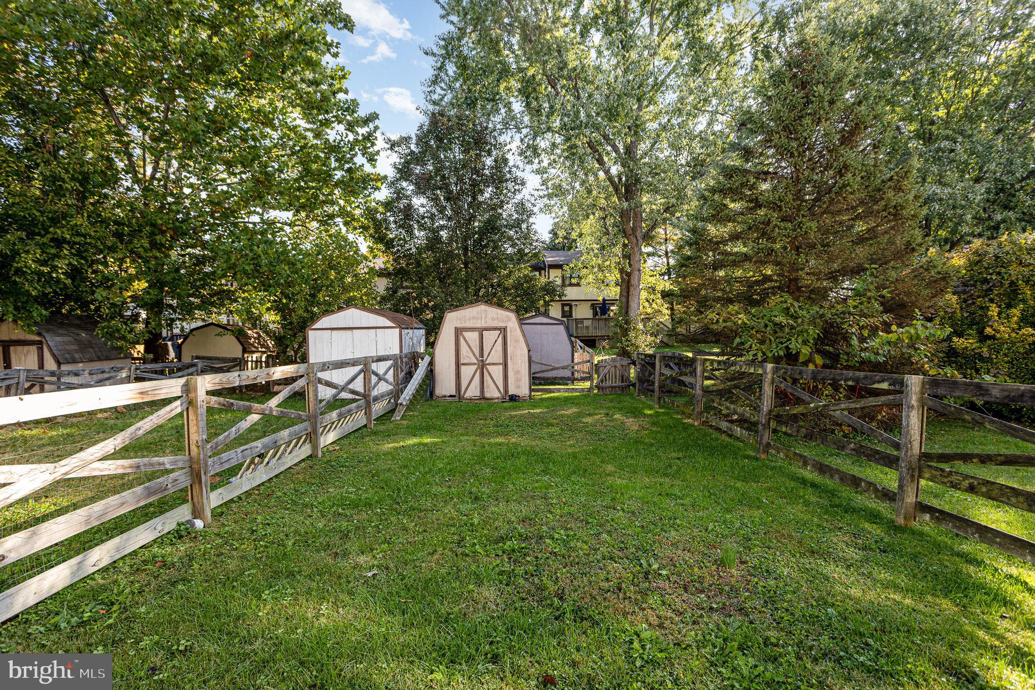 SEVEN COURTS - Residential